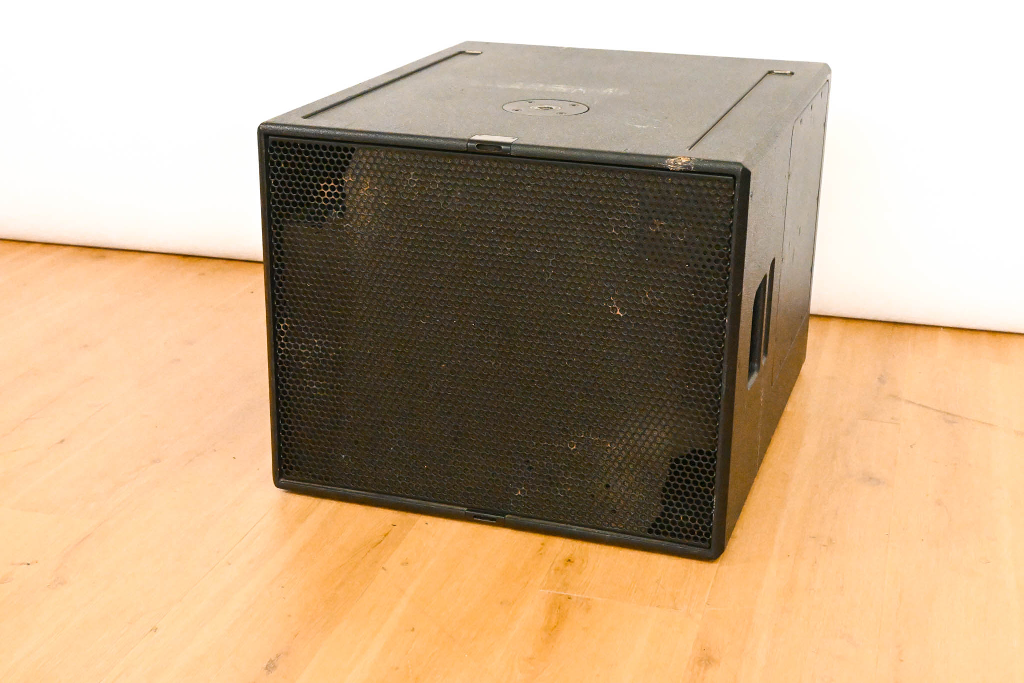 d&b audiotechnik B4-SUB Cardioid Subwoofer