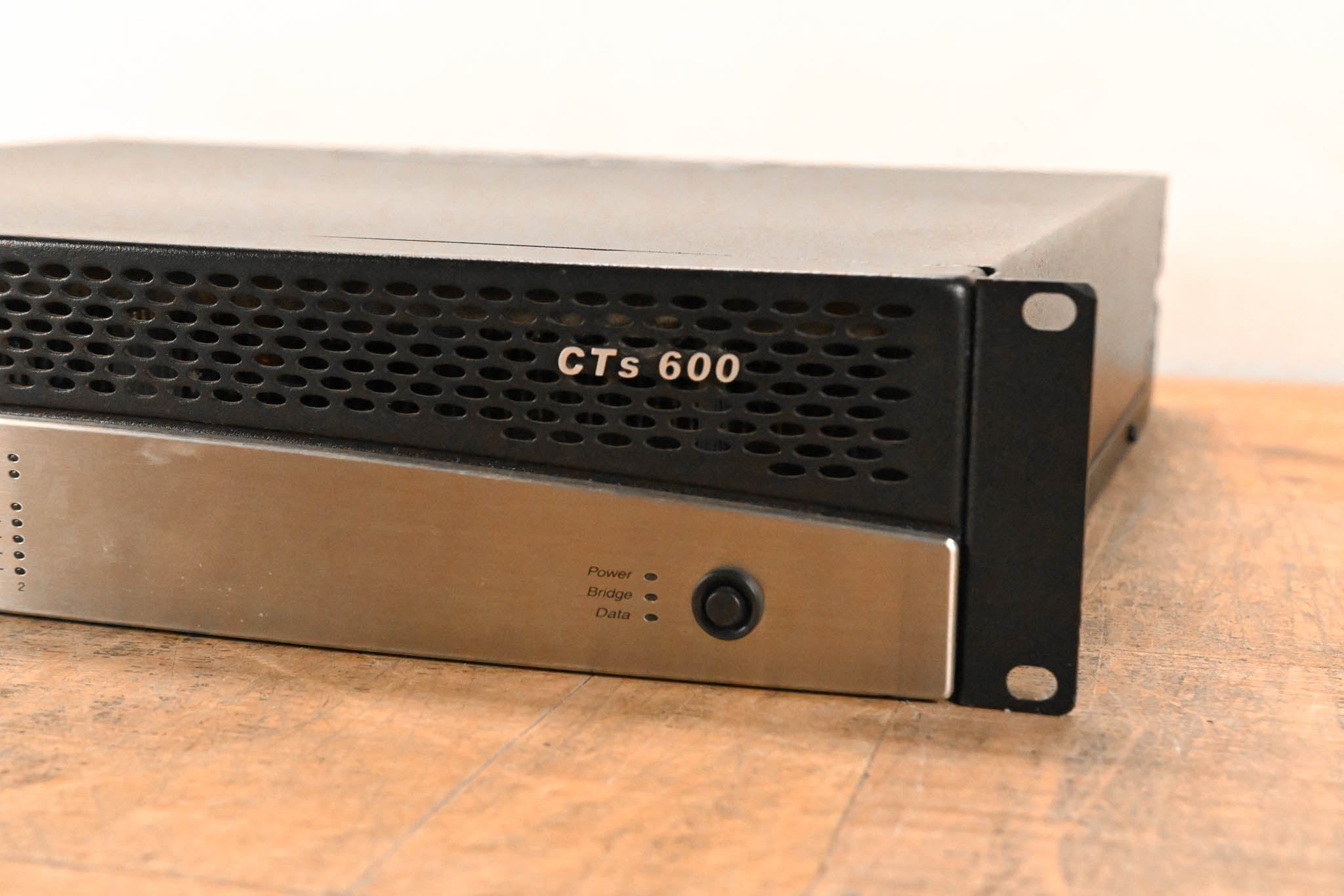Crown CTs 600 Two-Channel 300W Power Amplifier
