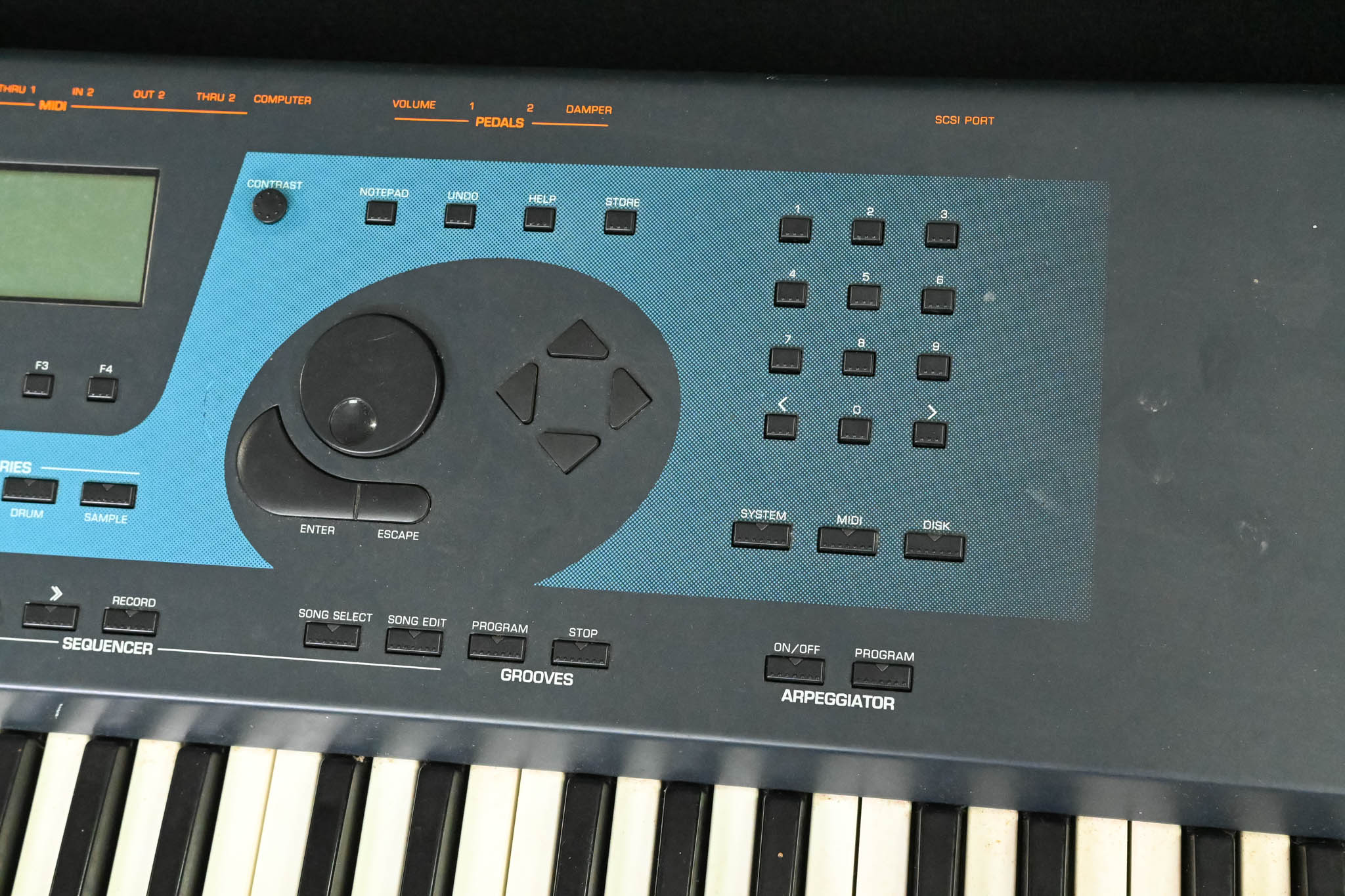 Generalmusic Equinox 76-Key Keyboard Workstation with Gator Case
