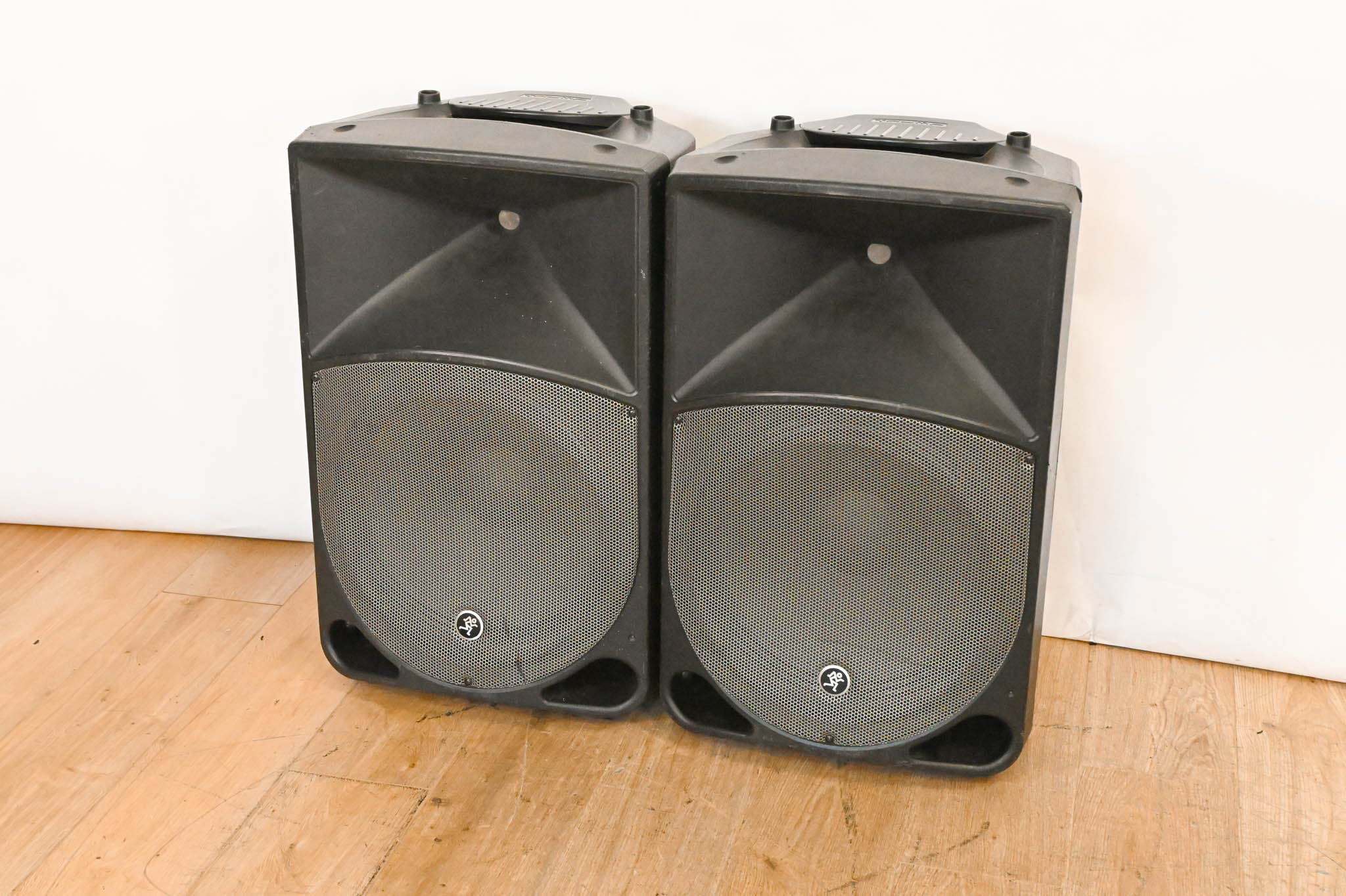 Mackie Thump TH-15A 15" 2-Way Full-Range Powered Loudspeaker (PAIR)
