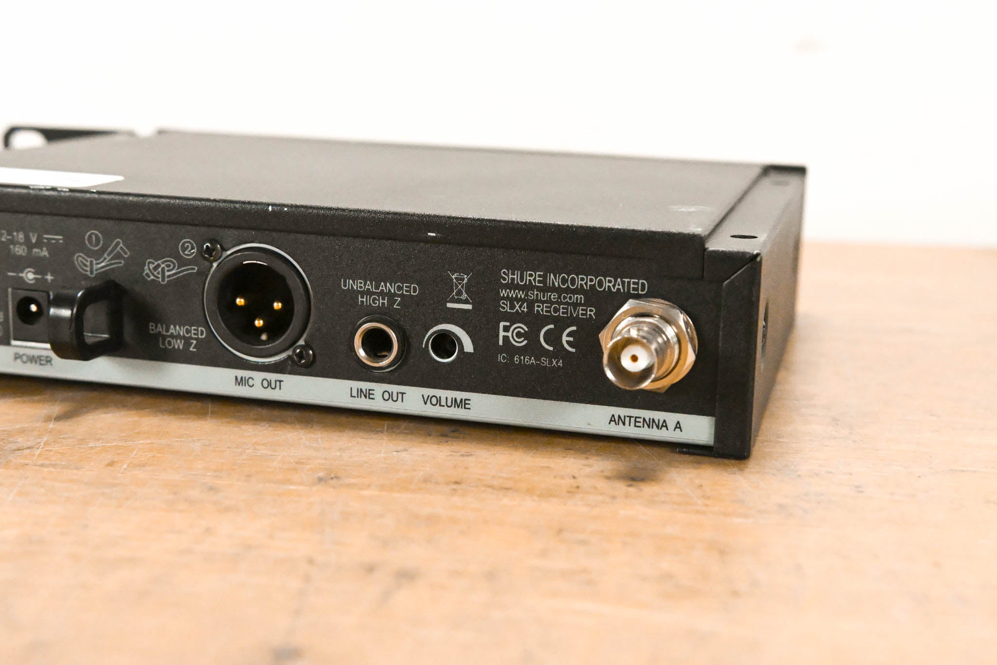 Shure SLX4 Wireless Receiver - H5 Band: 518-542 MHz (NO POWER SUPPLY)