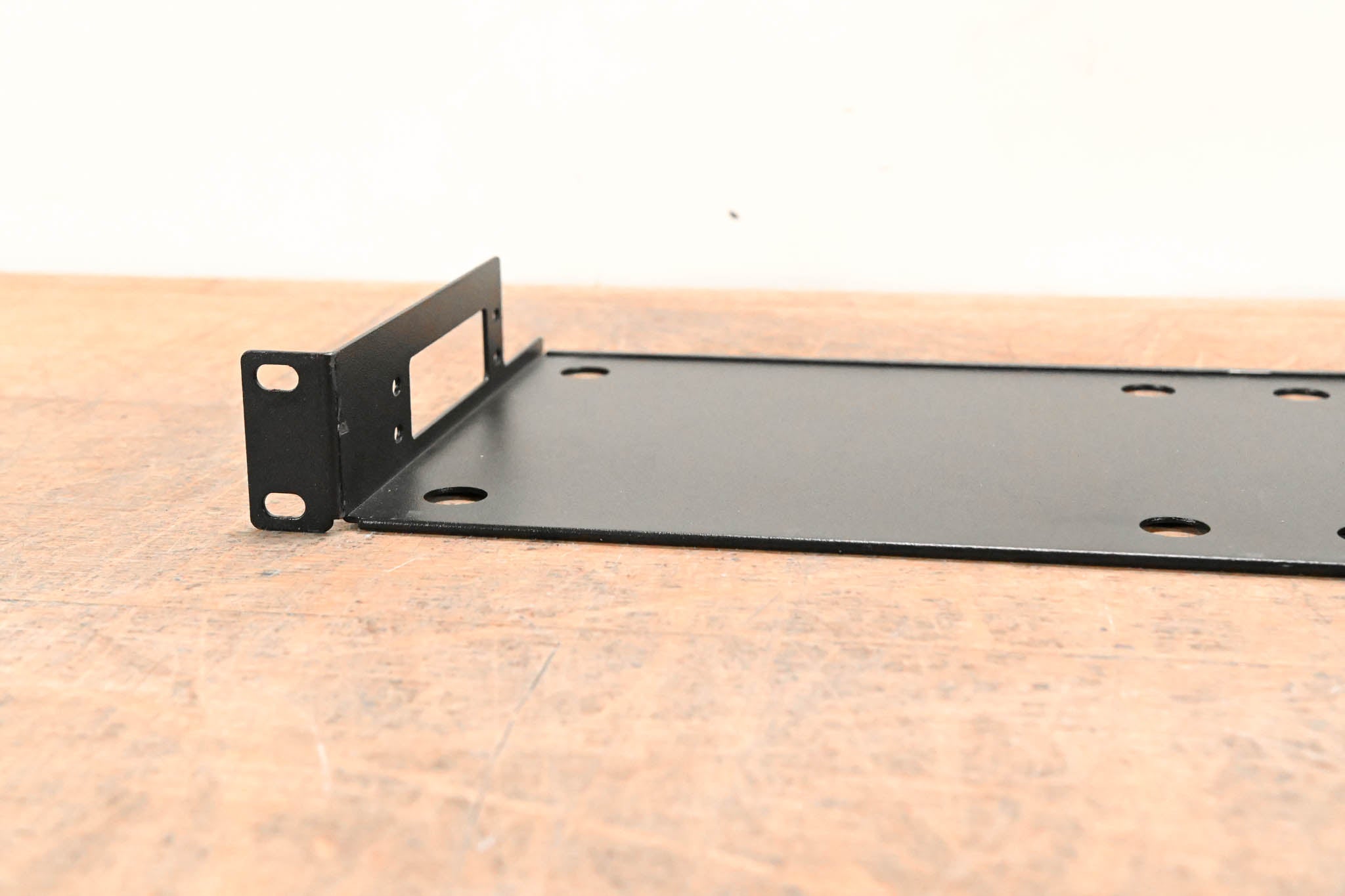 BSS BSSRACKSHELF1U 1U Rack-Mount Kit