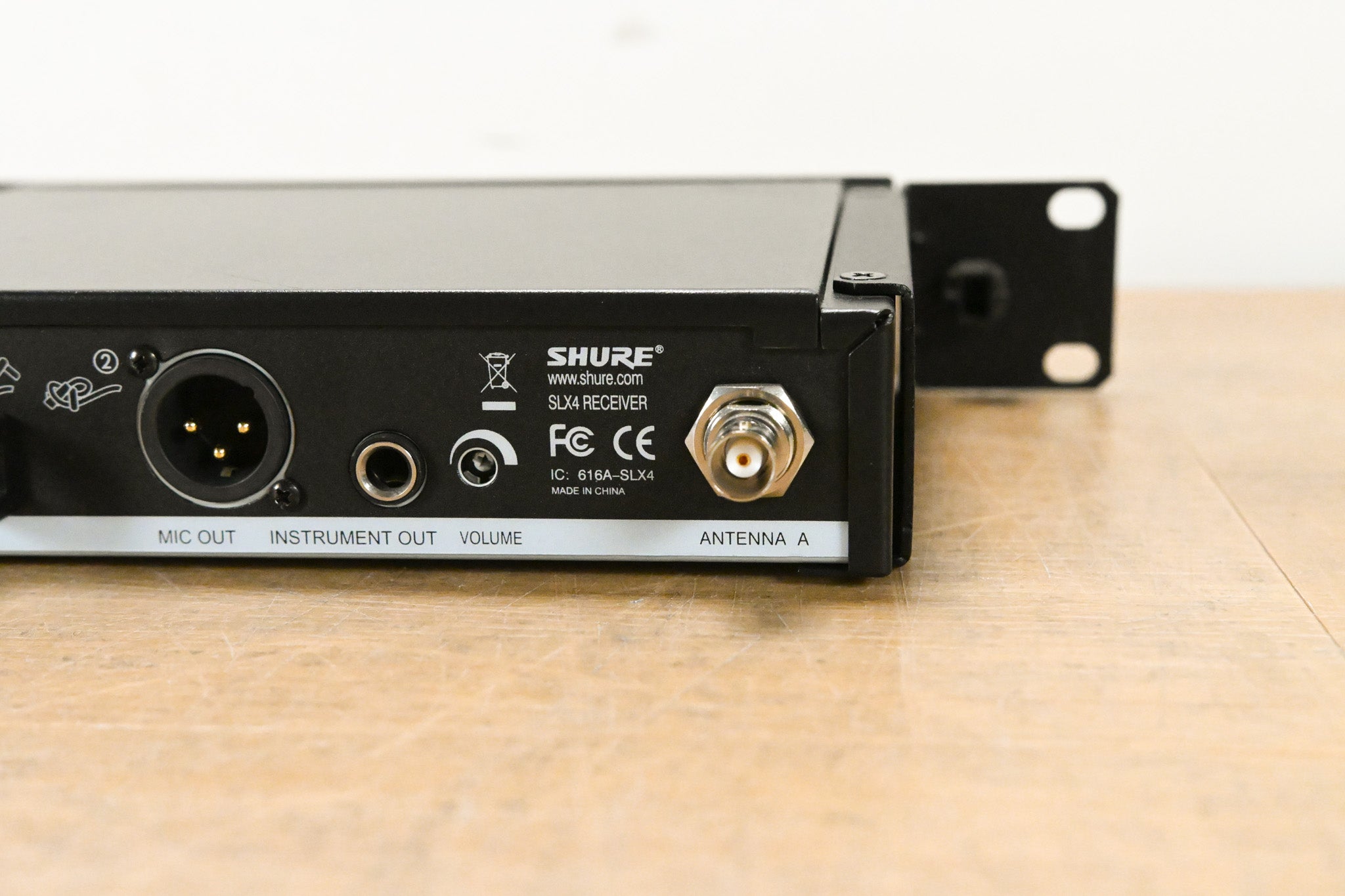 Shure SLX4 Wireless Receiver - G4 Band: 470-494 MHz (NO POWER SUPPLY)