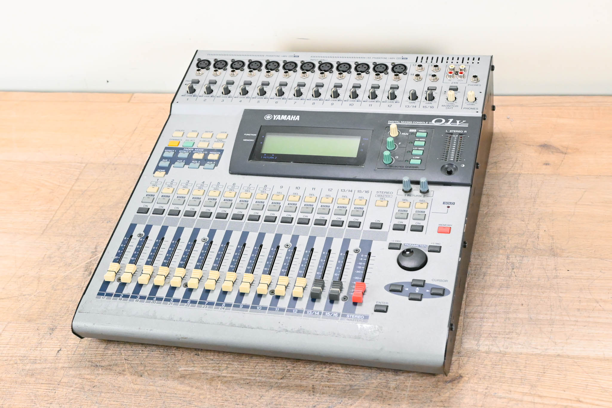 YAMAHA デジタルミキシングコンソール O1v (MY8-AT搭載) YAMAHA デジタルミキシングコンソール O1v (MY8-AT搭載)