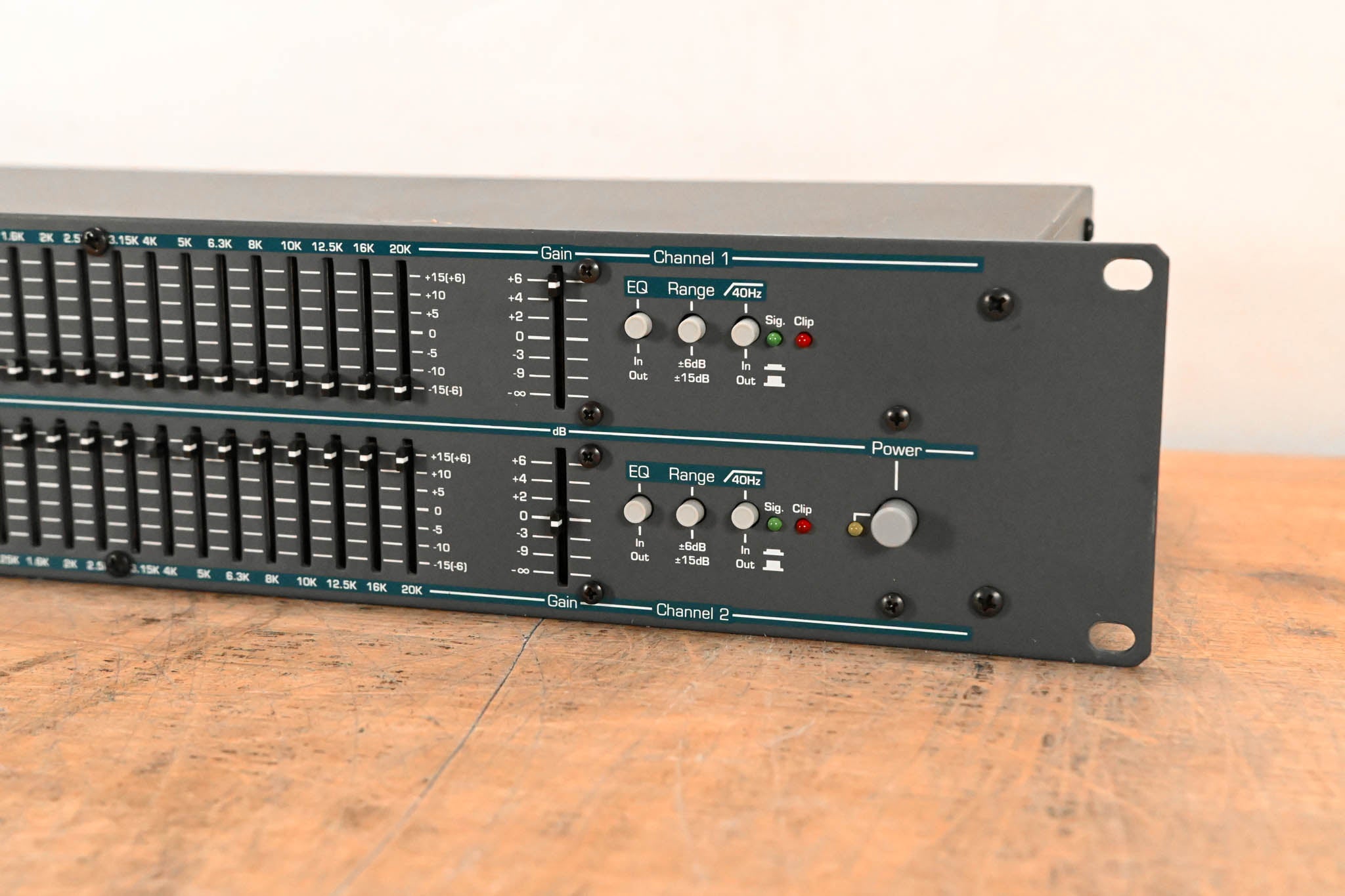 Ashly MQX-2310 2-Channel 31-band Graphic Equalizer