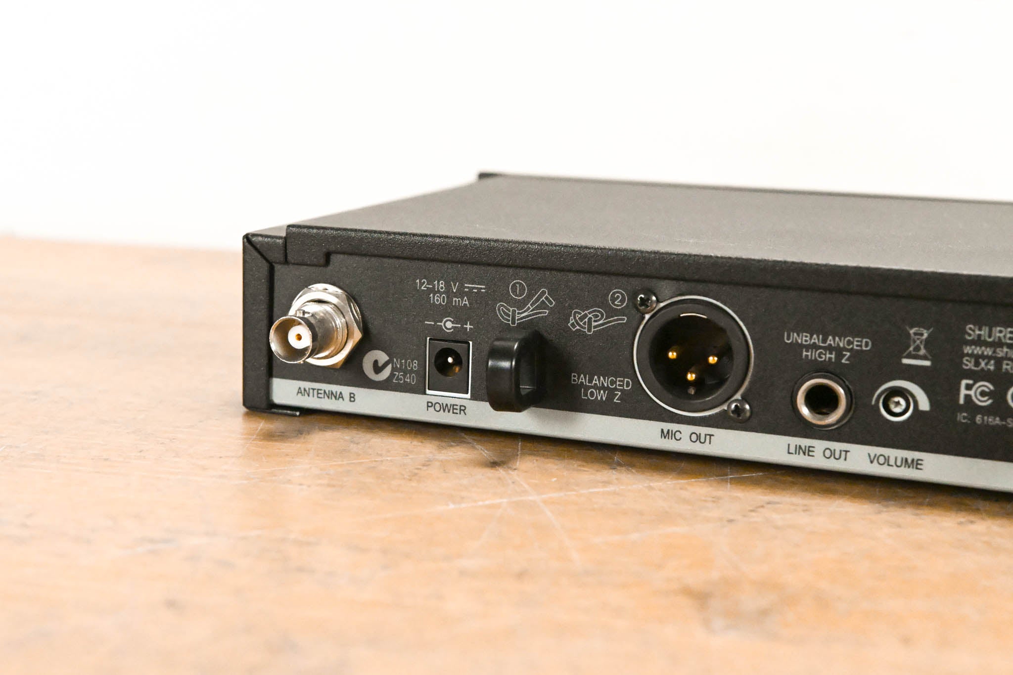Shure SLX4 Wireless Receiver - H5 Band: 518-542 MHz (NO POWER SUPPLY)