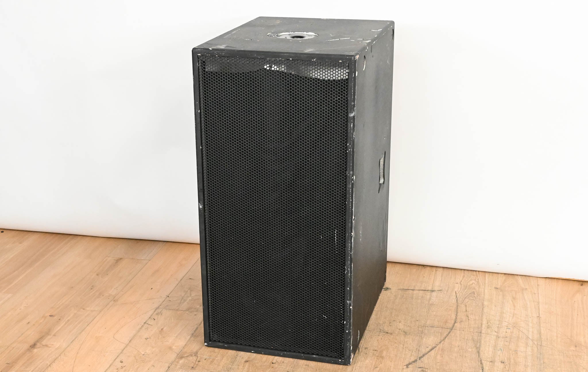 Electro-Voice (EV) QRx-118S 18" 600W Passive Subwoofer