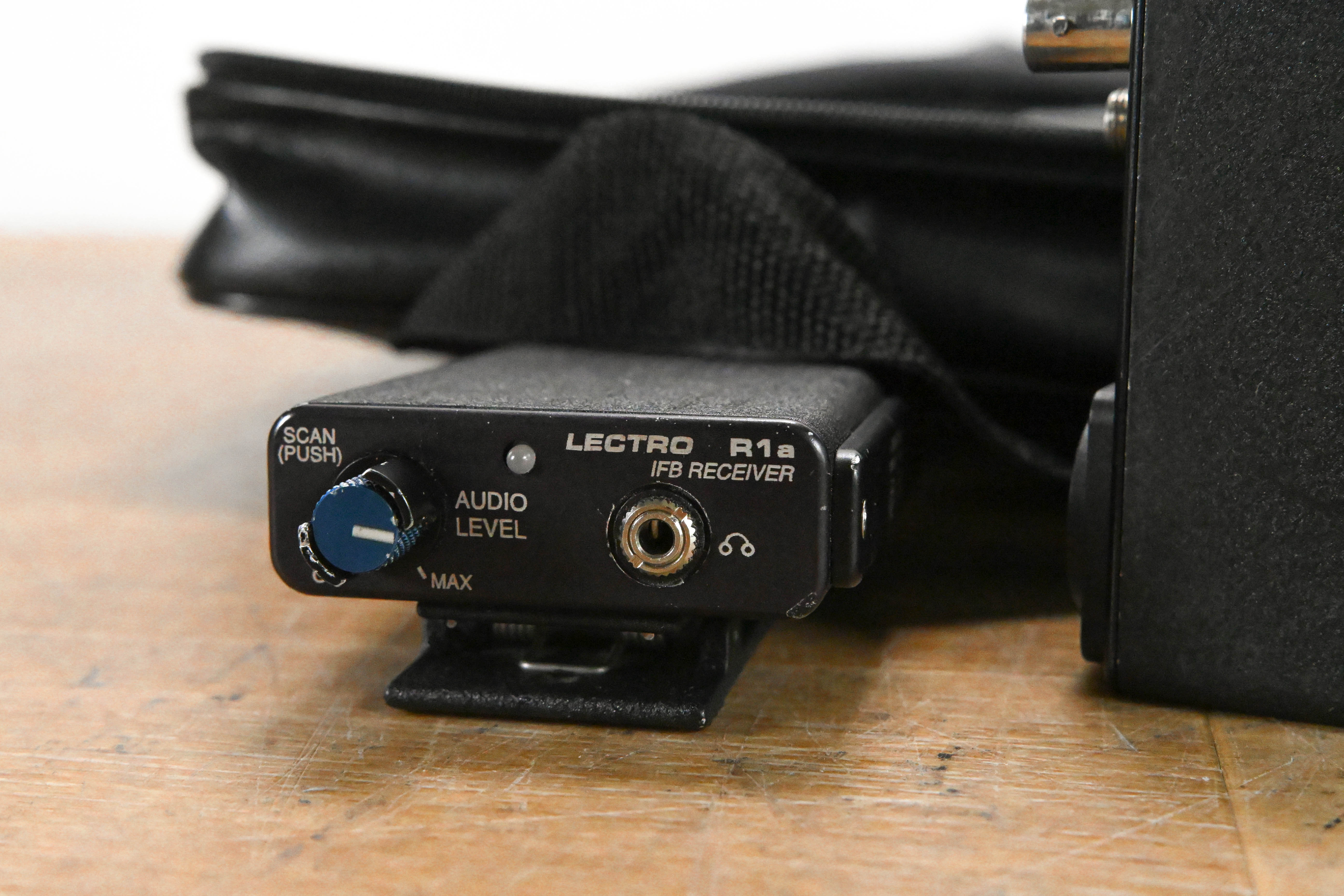 Lectrosonics T1 IFB Transmitter & R1a Receiver Block 21 w/ Case