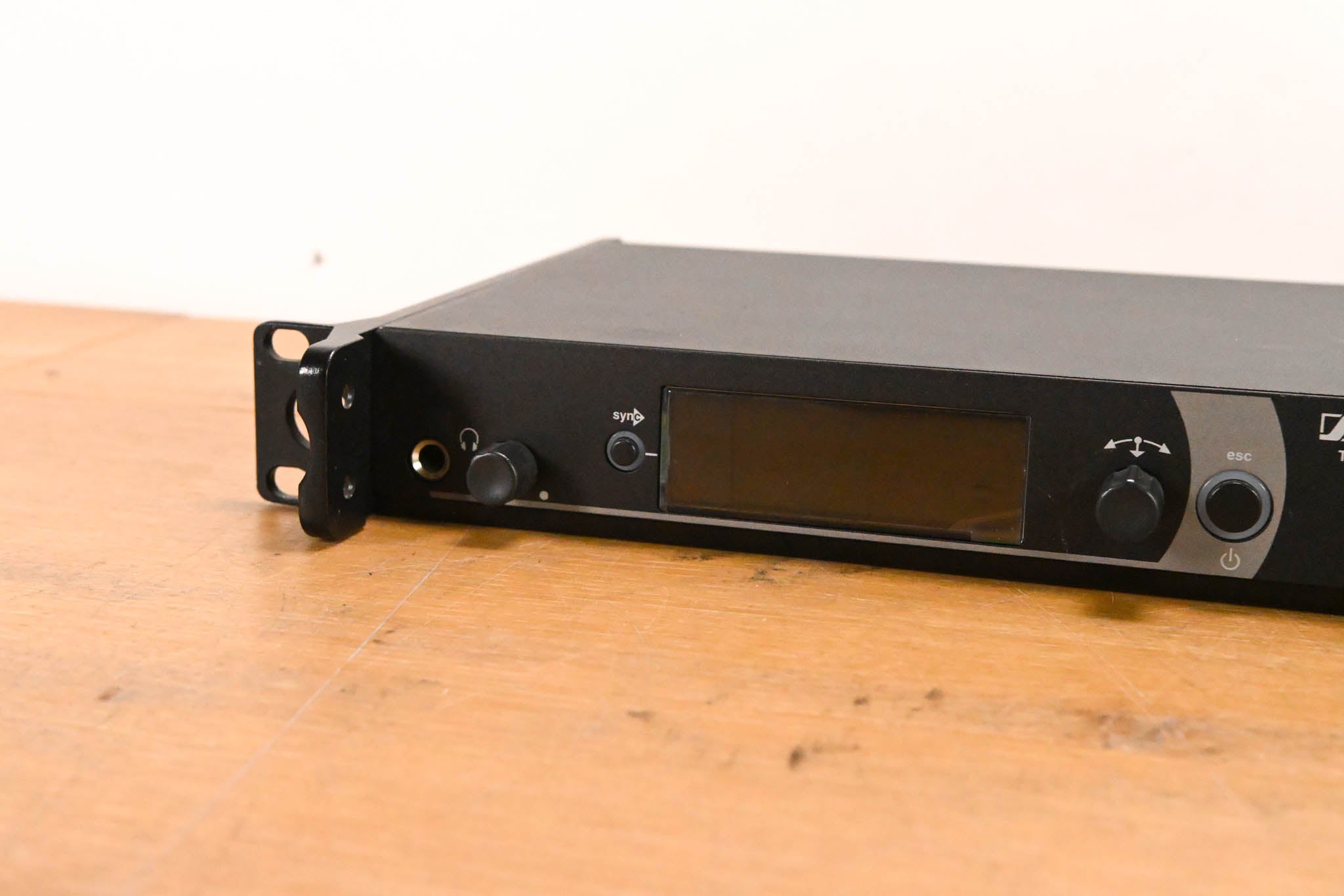 Sennheiser EM 2050 Wireless Receiver w/ one Beltpack - 516-558 MHz