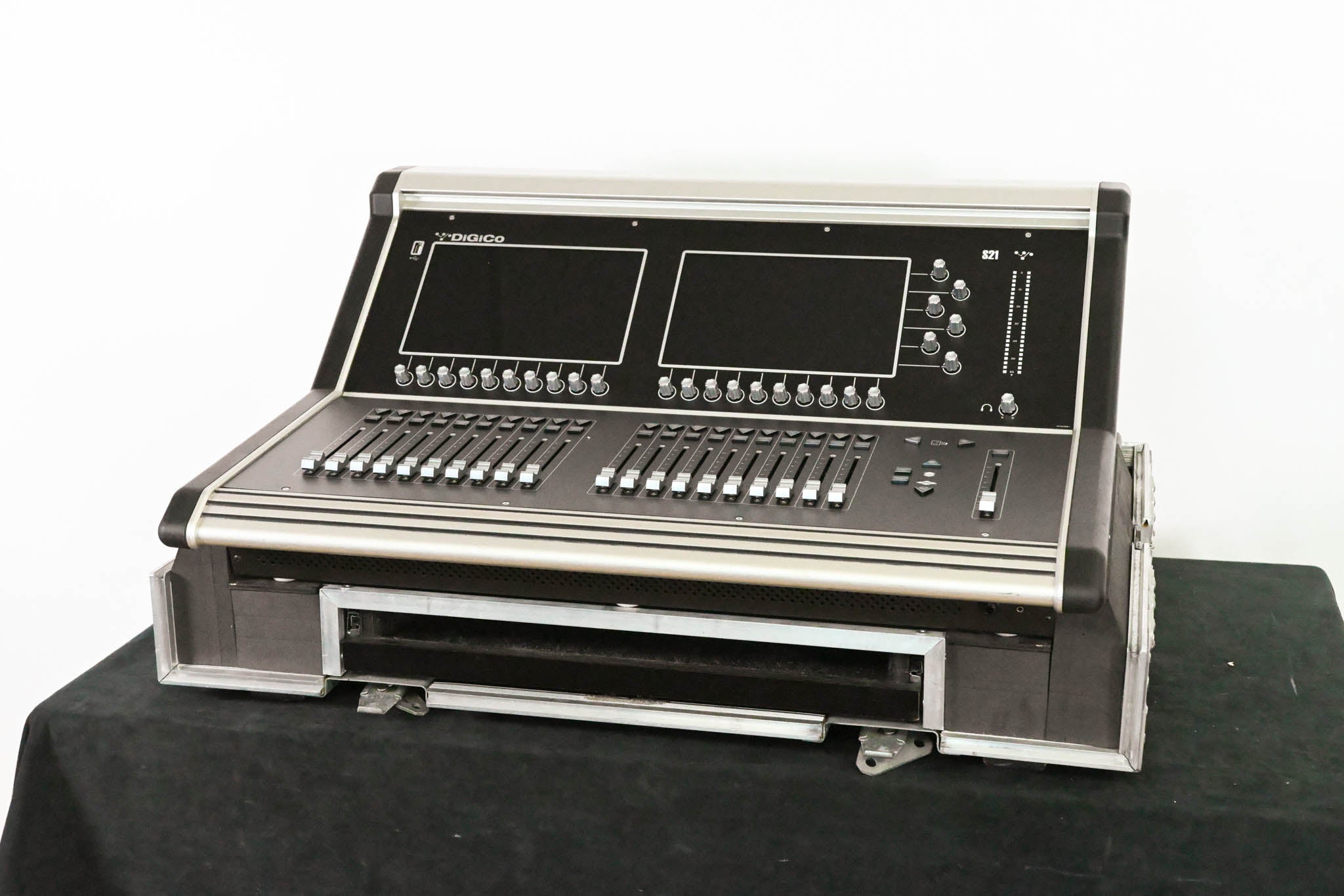 DiGiCo S21 Digital Mixing Console w/ 64-Channel Upgrade & Road Case