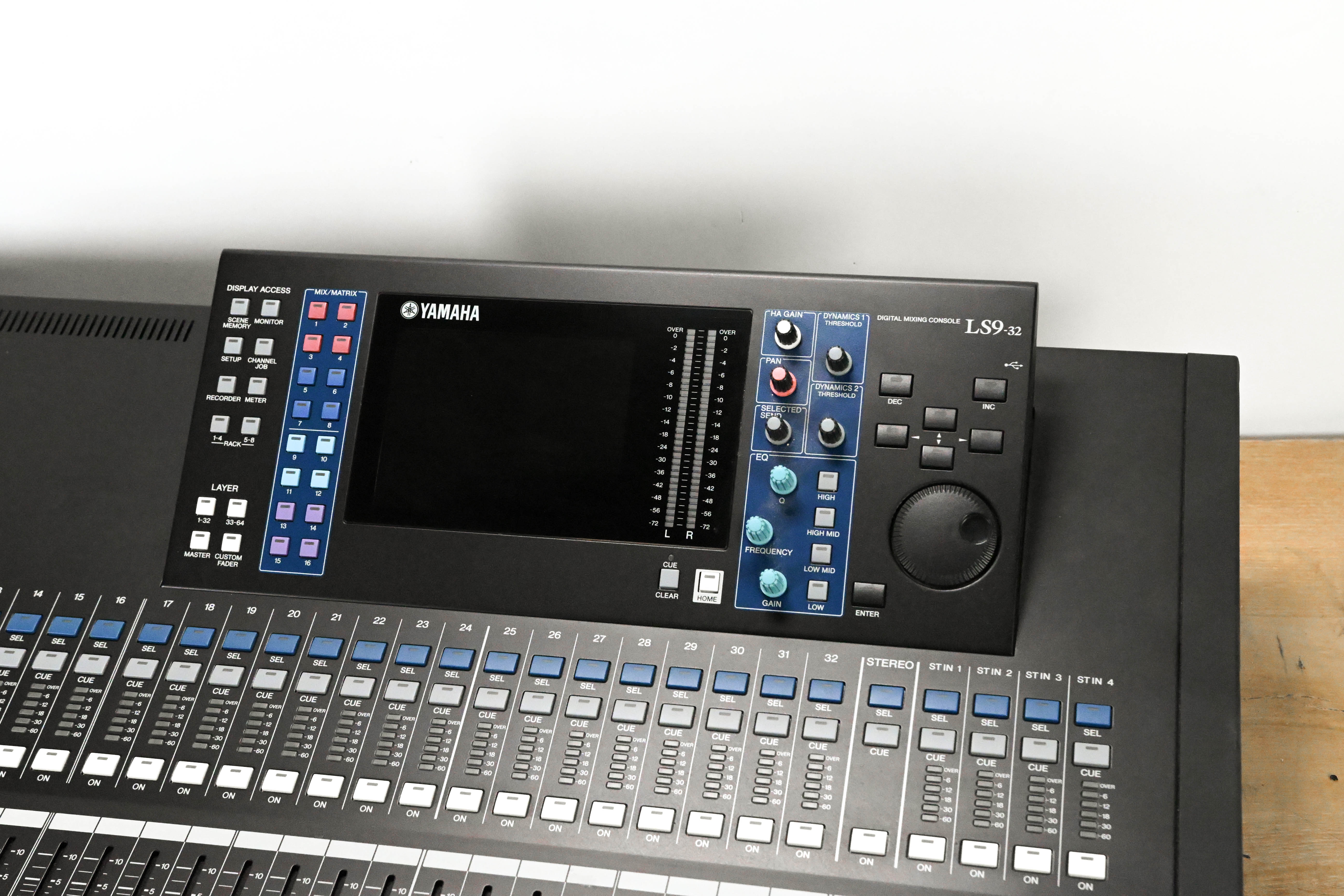 Yamaha LS9-32 32-Input Digital Mixing Console
