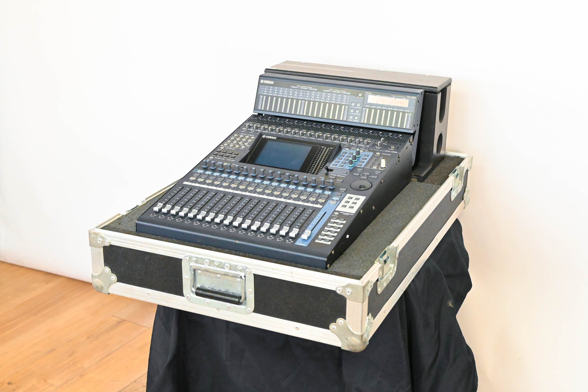 Yamaha DM1000 48-Channel Digital Audio Mixing Console w/ Road Case