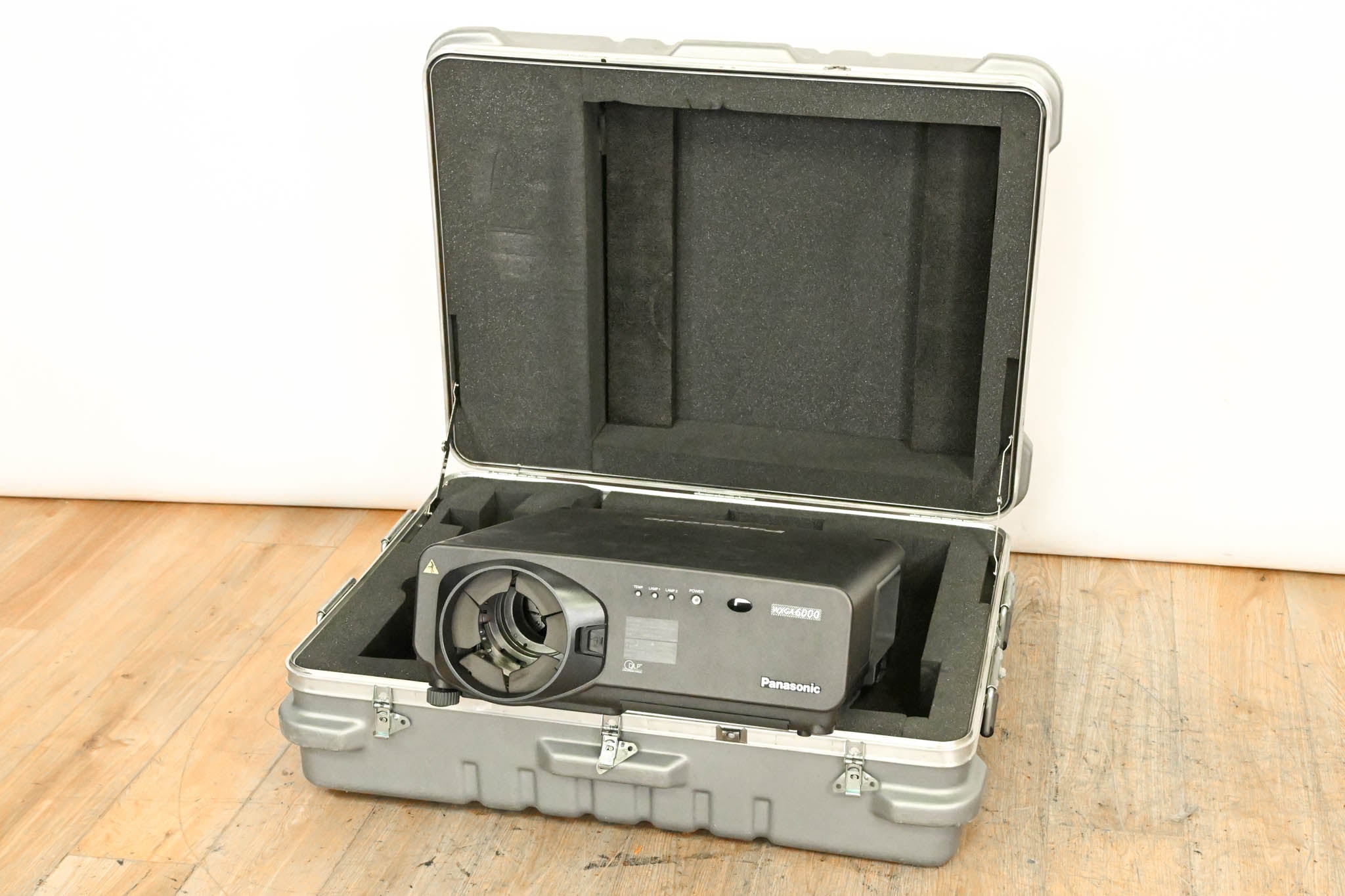Panasonic PT-DW7000U-K 6000-Lumen DLP Projector with Case