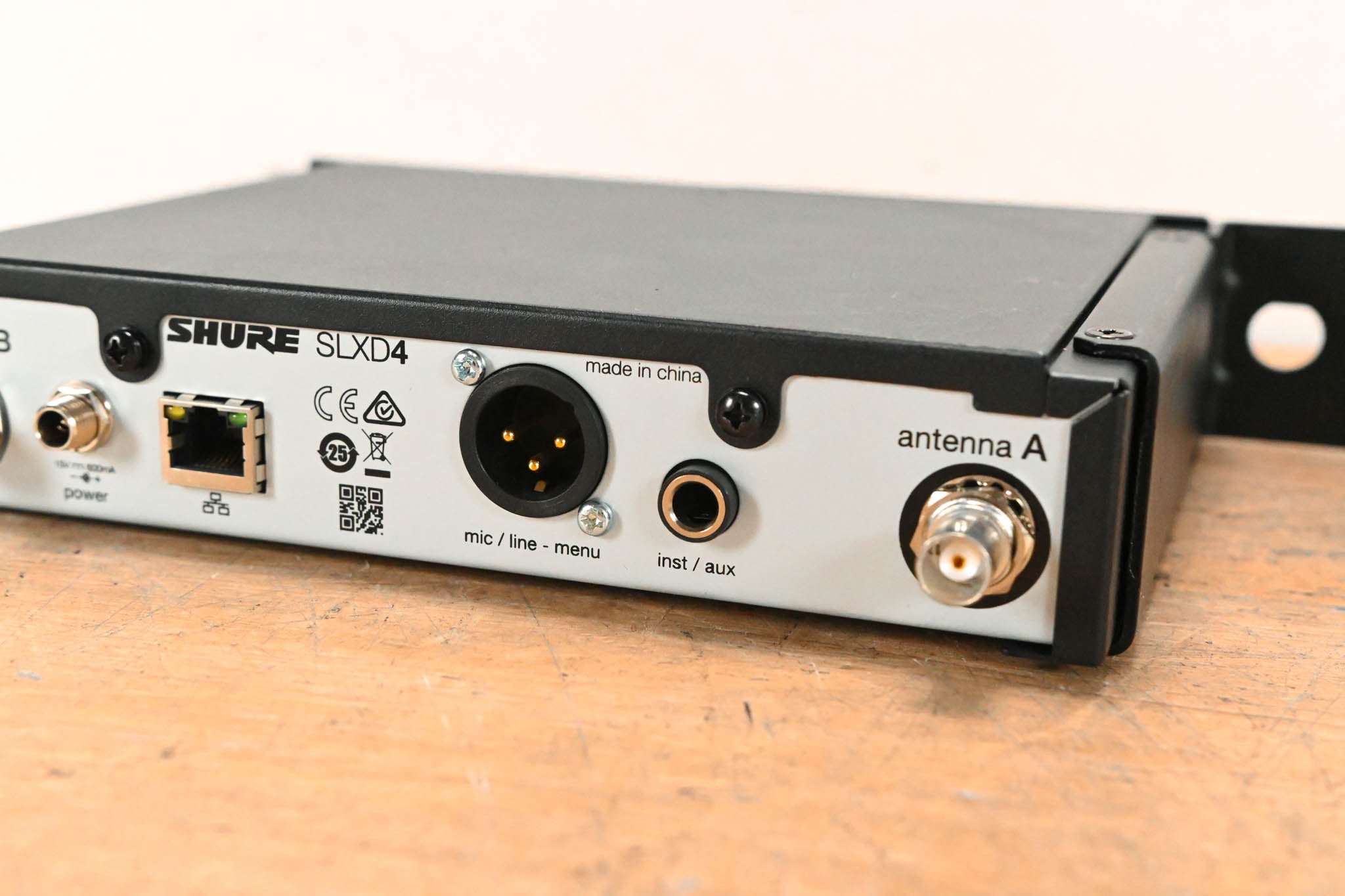 Shure SLXD4 Wireless Receiver - J52 Band: 558-602 / 614-616 MHz (NO PSU)