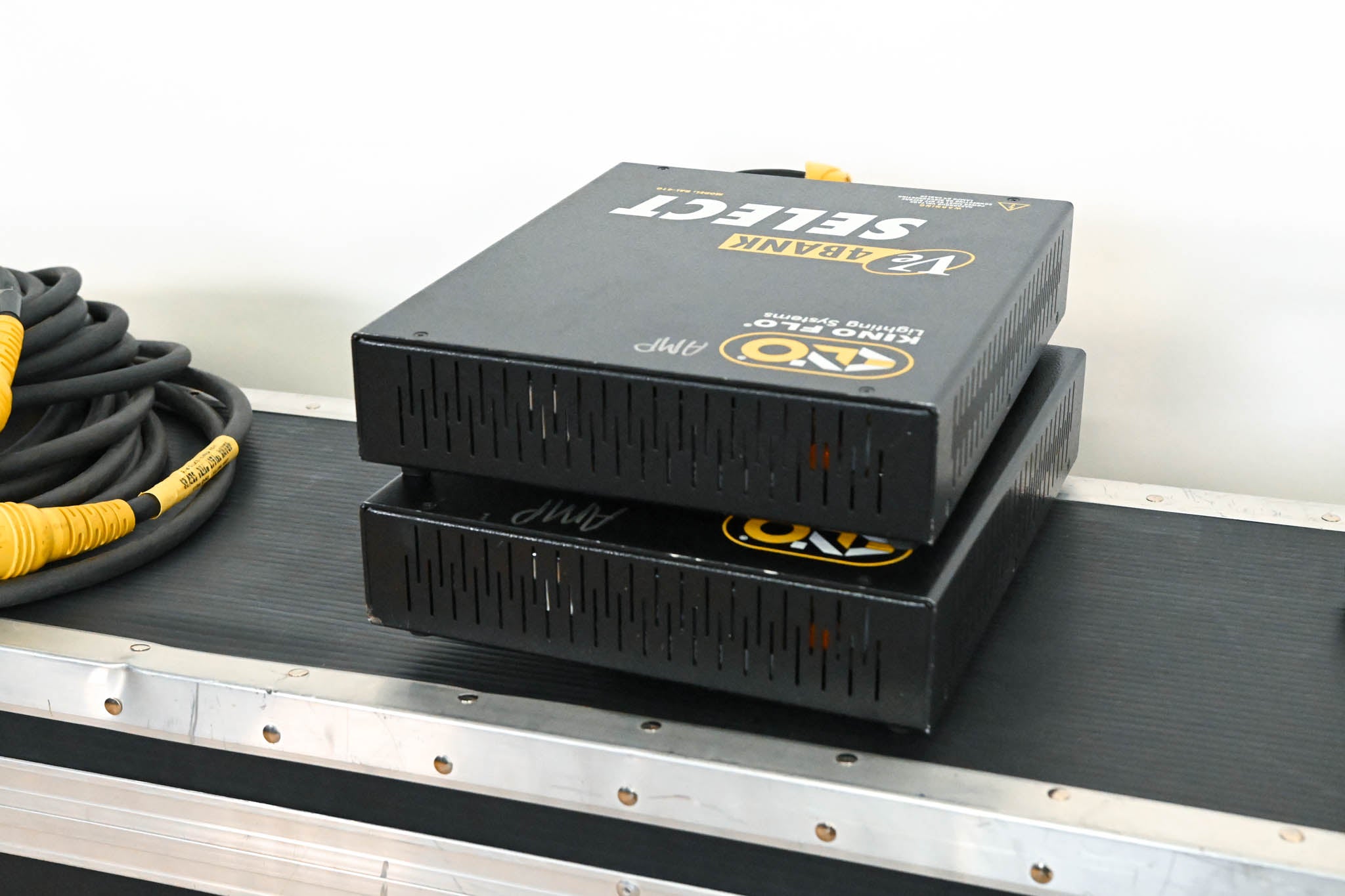 Kino Flo Select 4Bank 2-Light Gaffer Kit