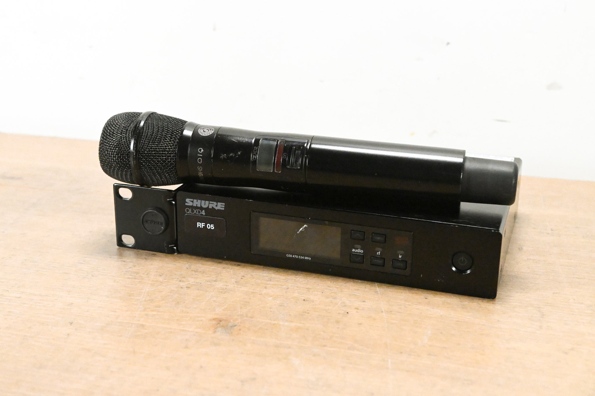 Shure QLXD24/KSM9HS Digital Handheld Wireless System - G50 Band (NO PSU)