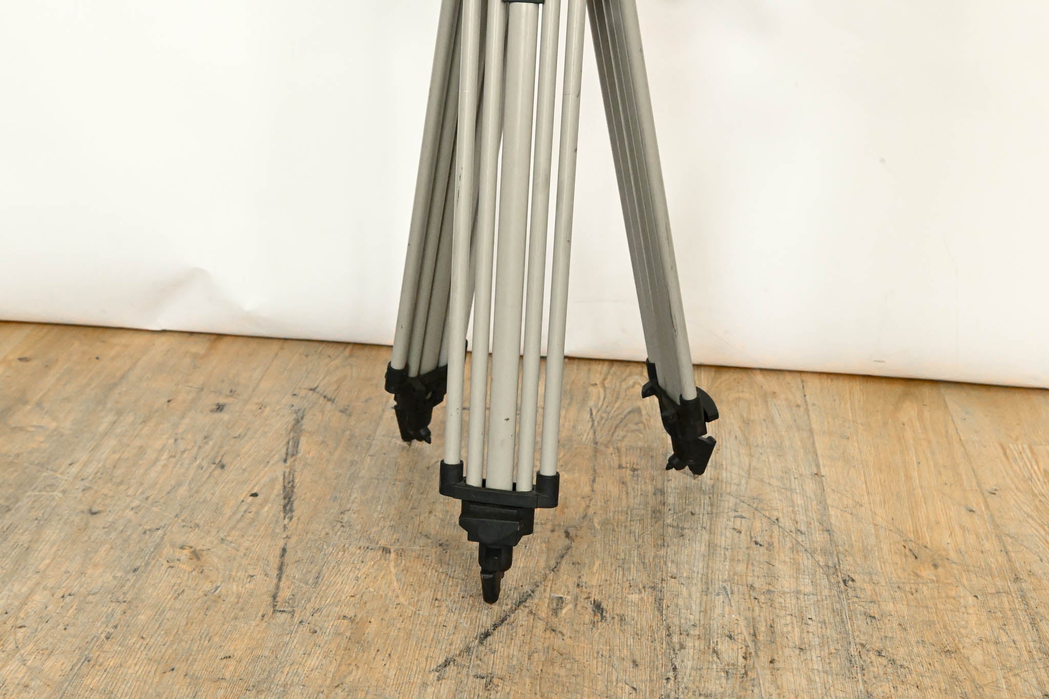 Vinten Vision 3 Fluid Head with Two-Stage Aluminum Tripod