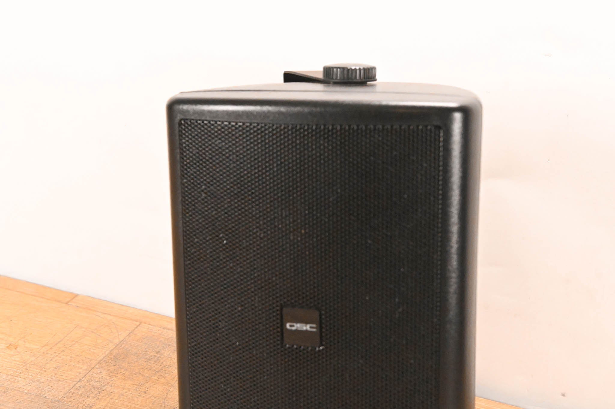 QSC AcousticCoverage AC-S6T 6.5" 2-Way Surface Mount Speaker