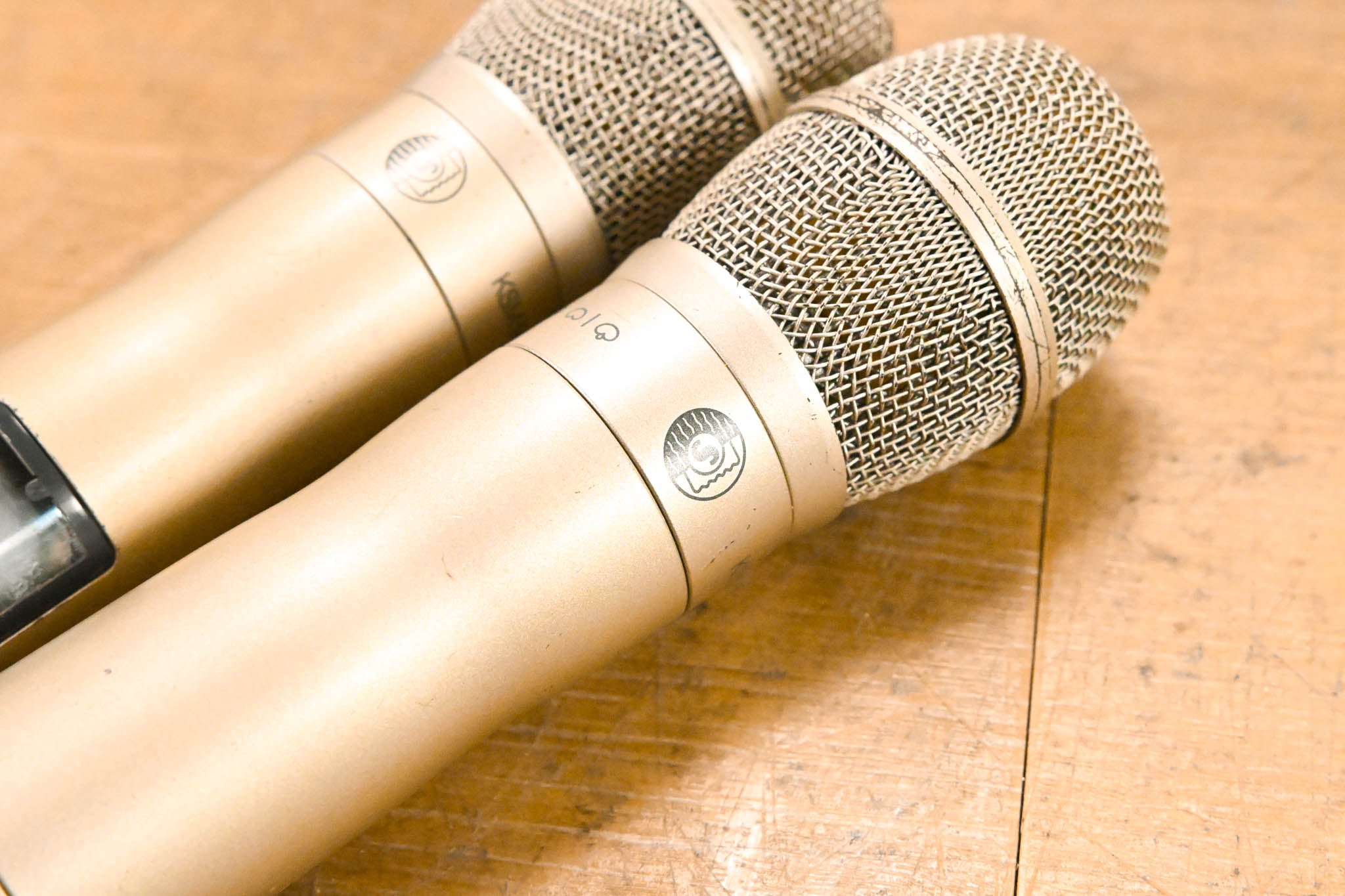 Shure UR4D+ Dual Wireless Receiver with UR2/KSM9 Mic Pair - H4 Band