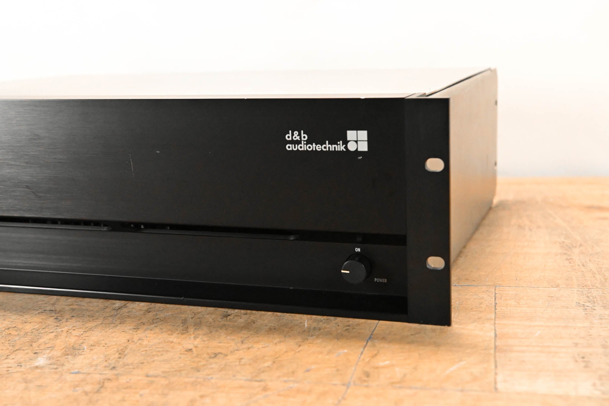 d&b audiotechnik D12 Dual-Channel Power Amplifier