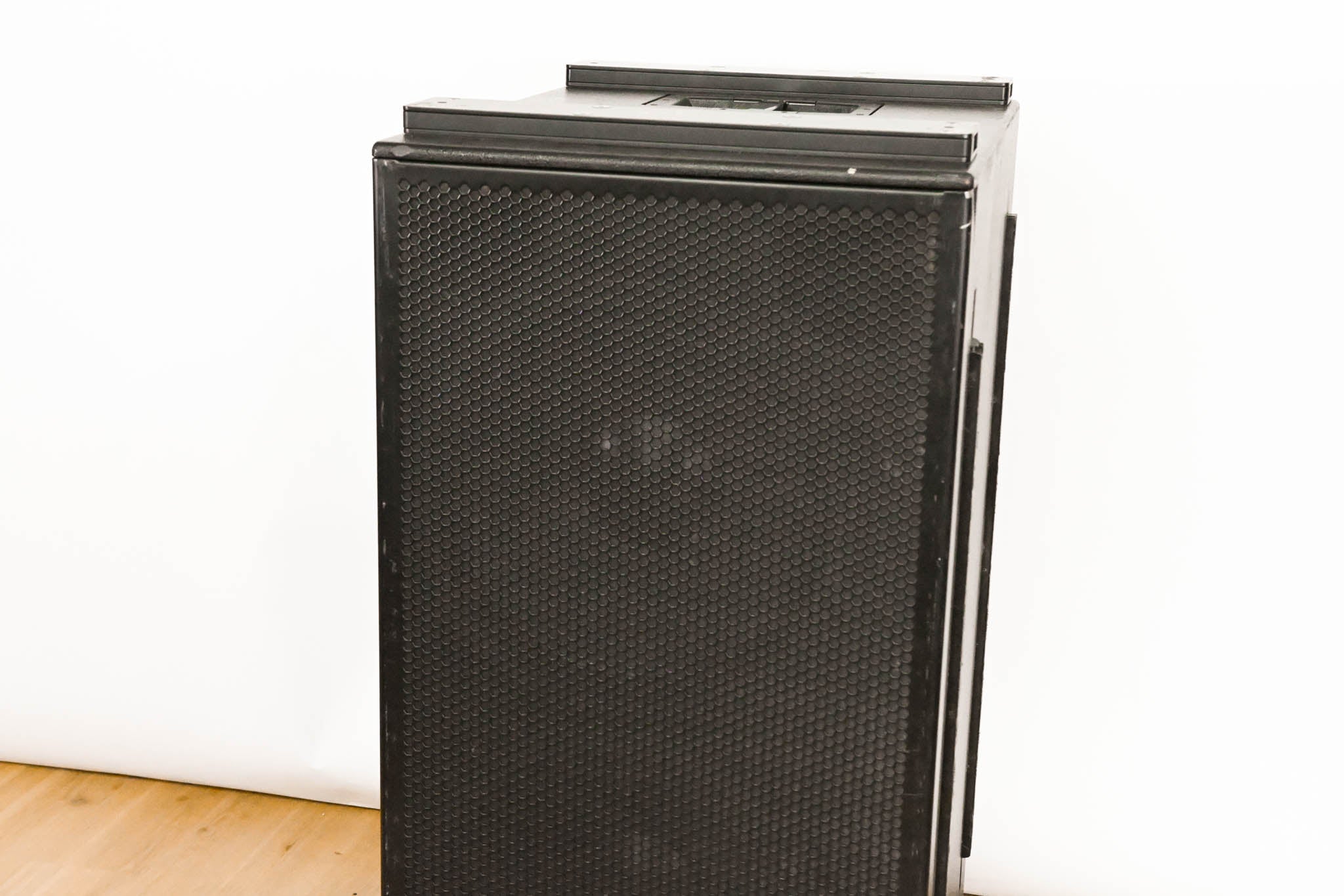 Meyer Sound 700-HP UltraHigh-Power Dual 18" Powered Subwoofer