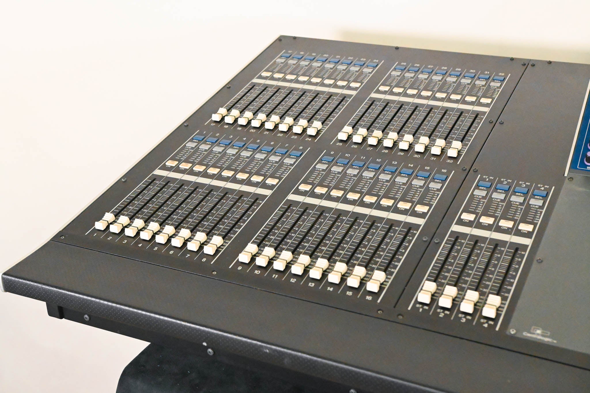 Yamaha M7CL-48 48-Channel Digital Audio Mixing Console