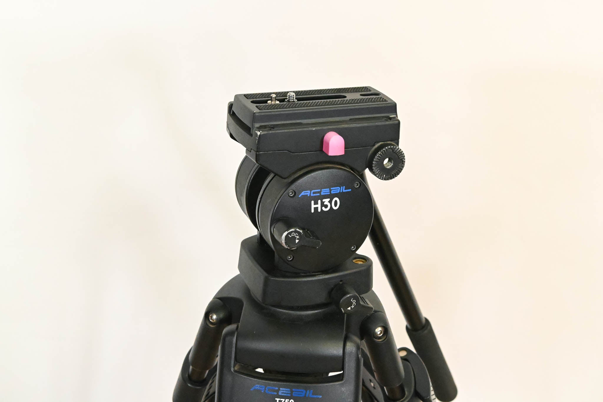 Acebil H30 Fluid Head with Acebil T750 Tripod Legs