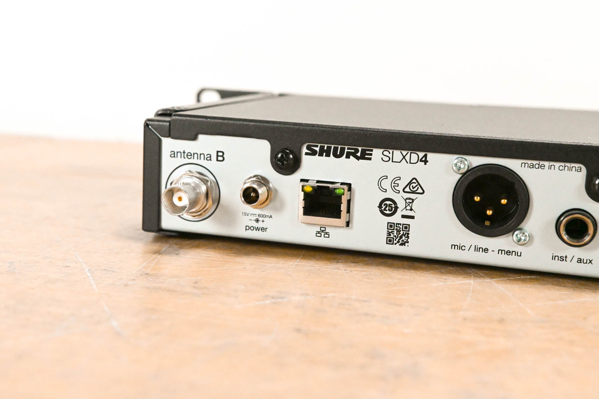 Shure SLXD4 Wireless Receiver - J52 Band: 558-602 / 614-616 MHz (NO PSU)