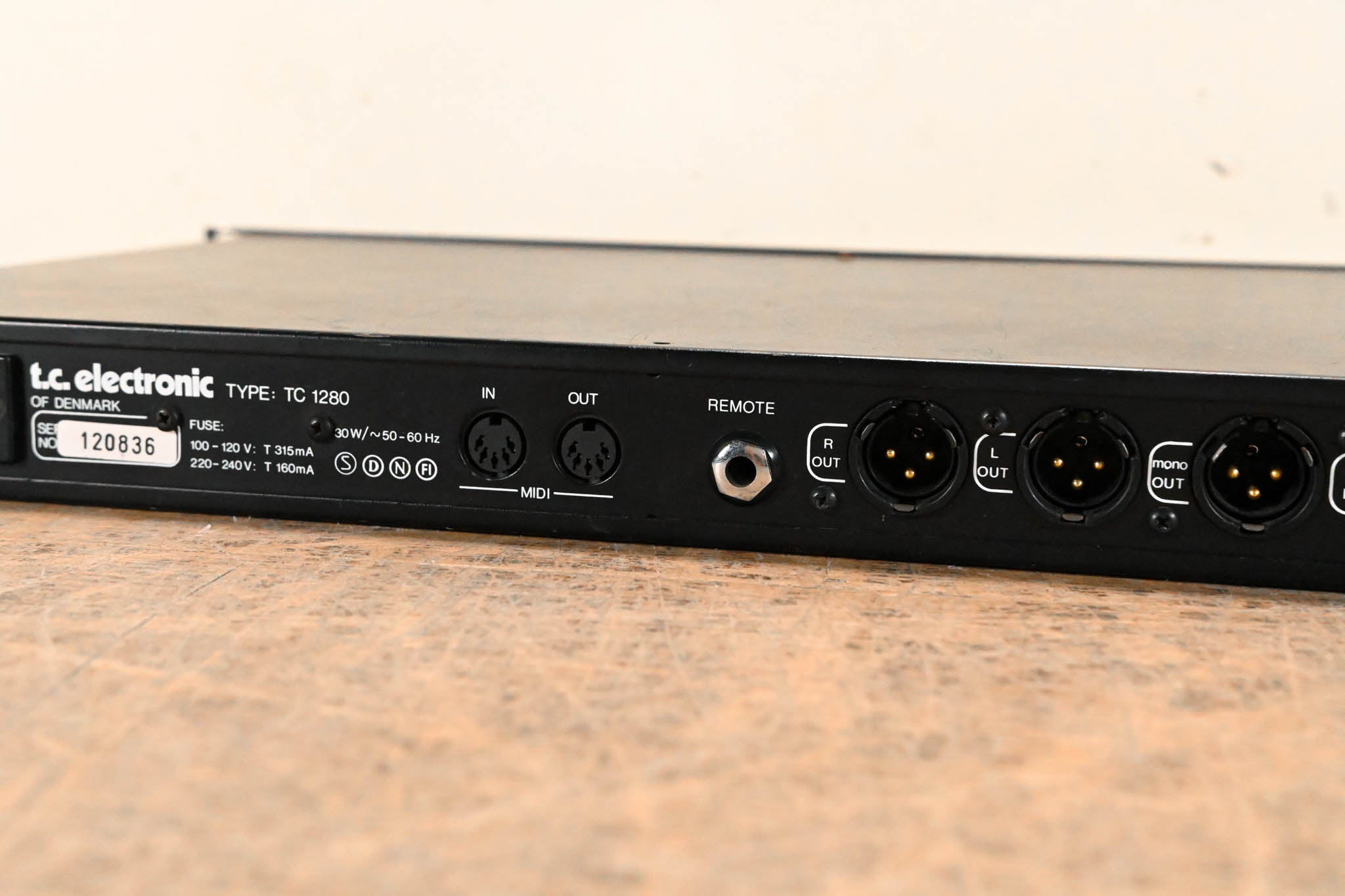 TC Electronic TC 1280 Stereo Digital Audio Delay