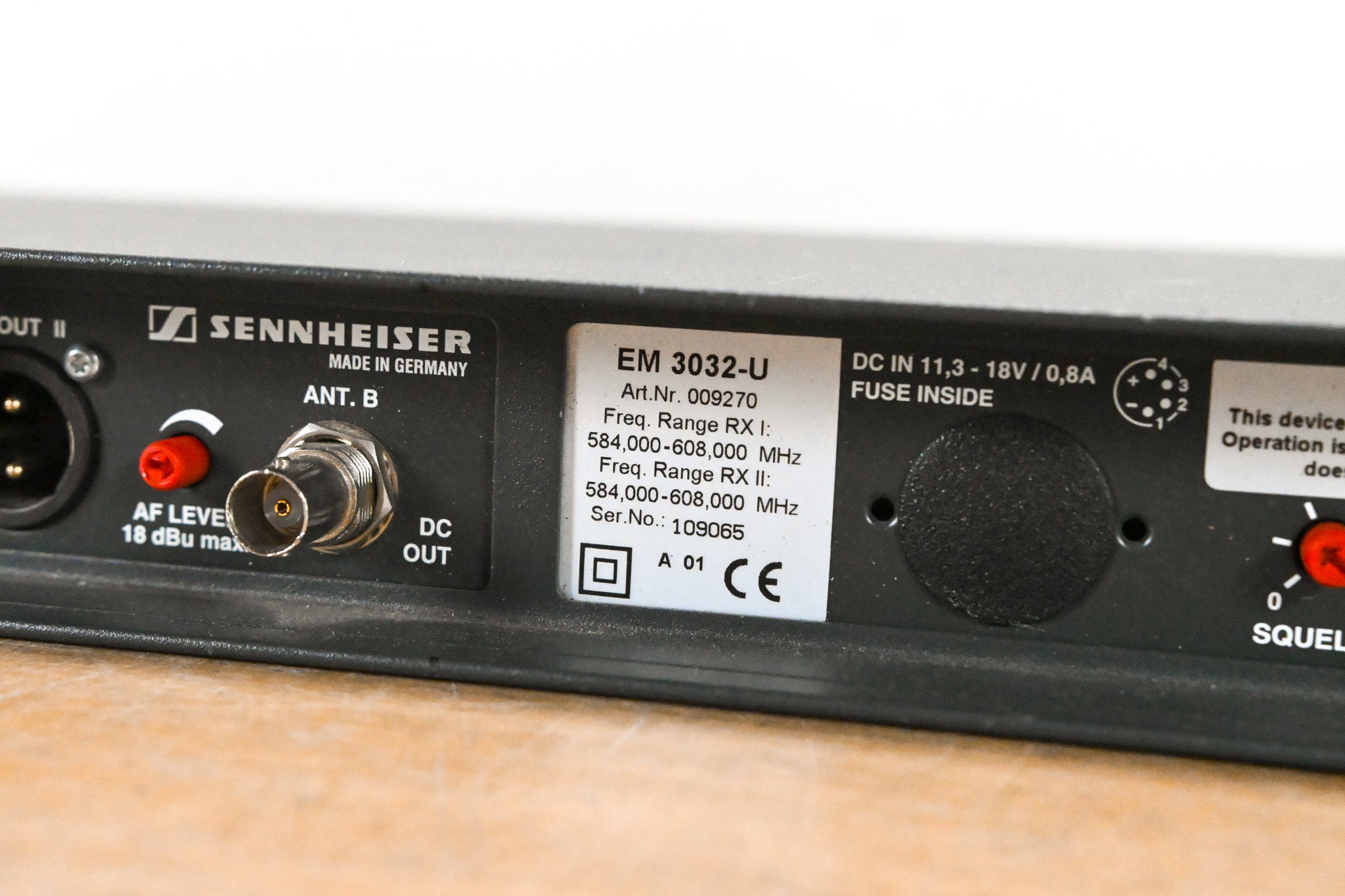 Sennheiser EM 3032-U Mikroport Receiver w/ SK250 Bodypacks 584-608 MHz