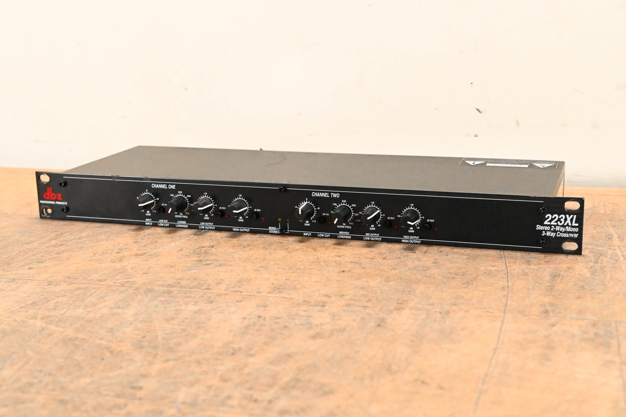 dbx 223XL Stereo 2-Way / Mono 3-Way Crossover
