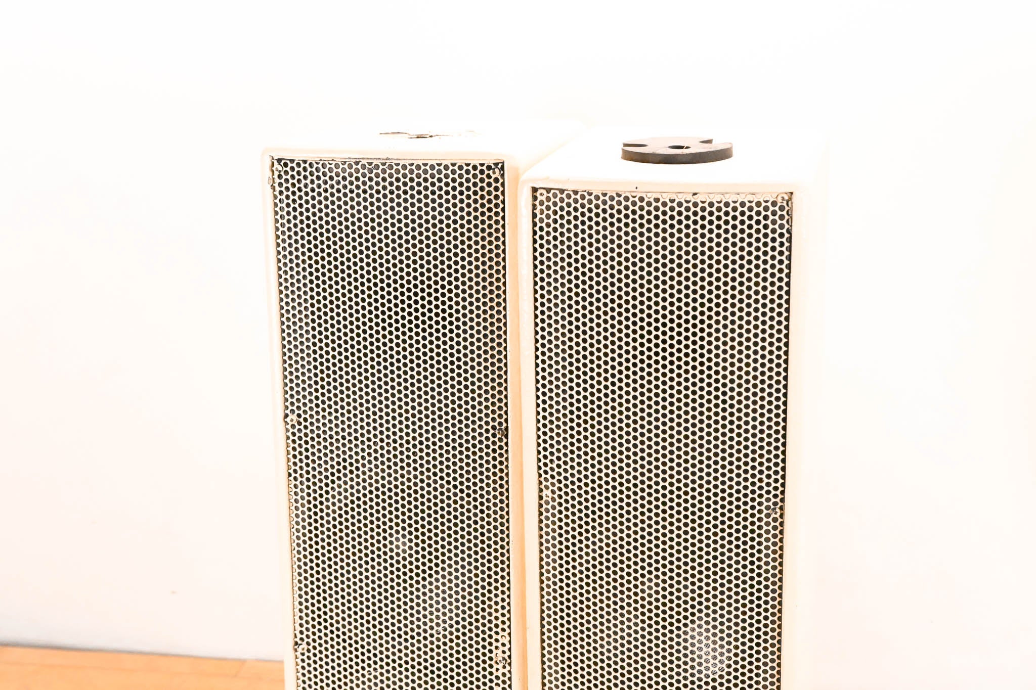 EAW UB52 Two-Way Full-Range Loudspeaker (PAIR)
