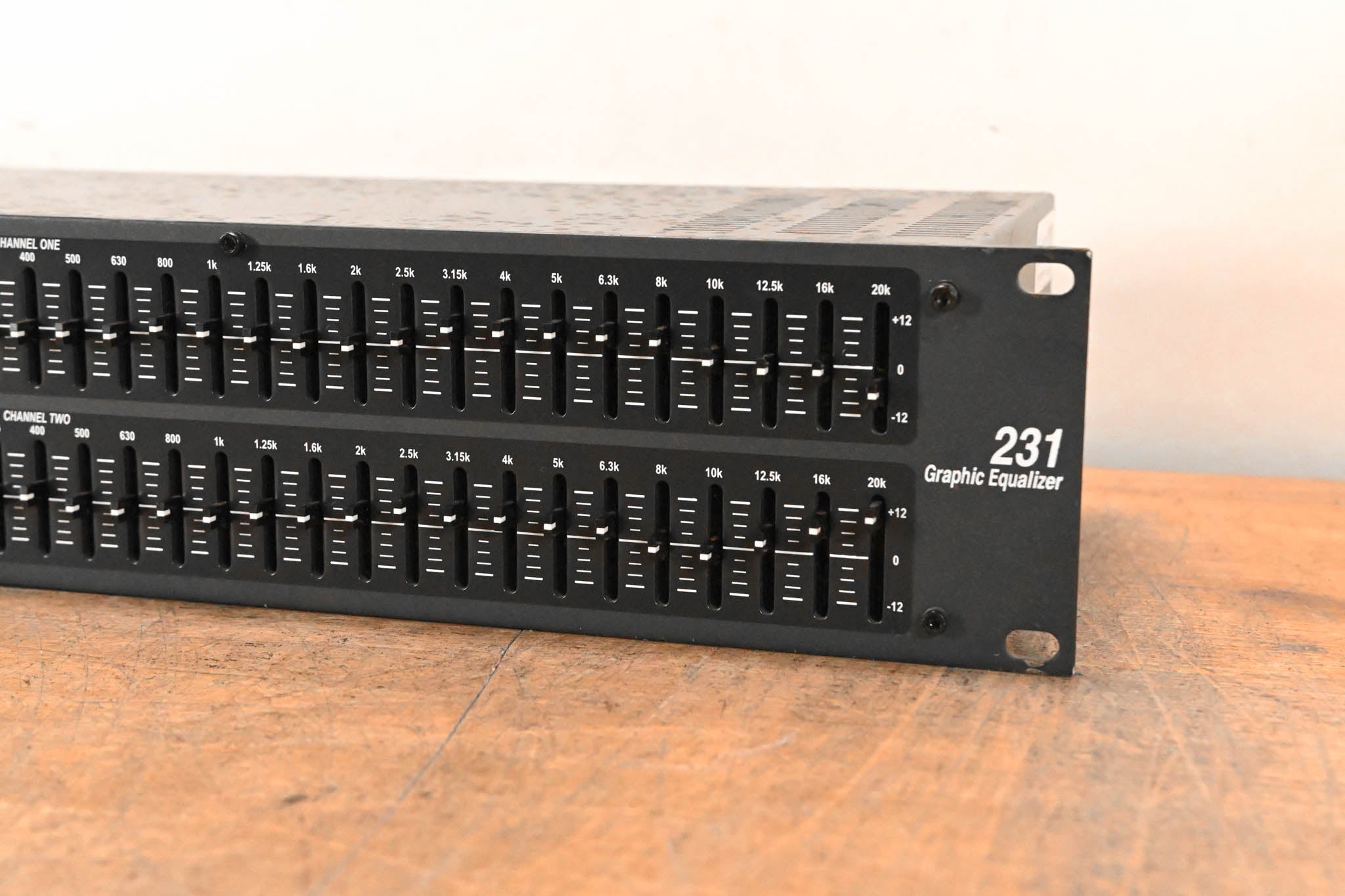 dbx 231 Dual-Channel 31-Band Graphic Equalizer