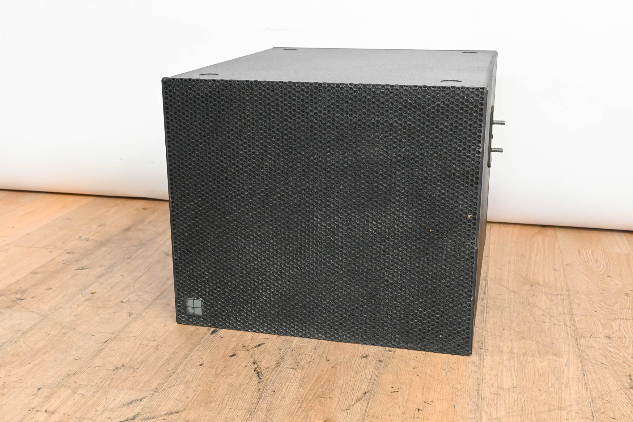 d&b audiotechnik QiCSA-SUB Passive 18" Cardioid Subwoofer Array Module
