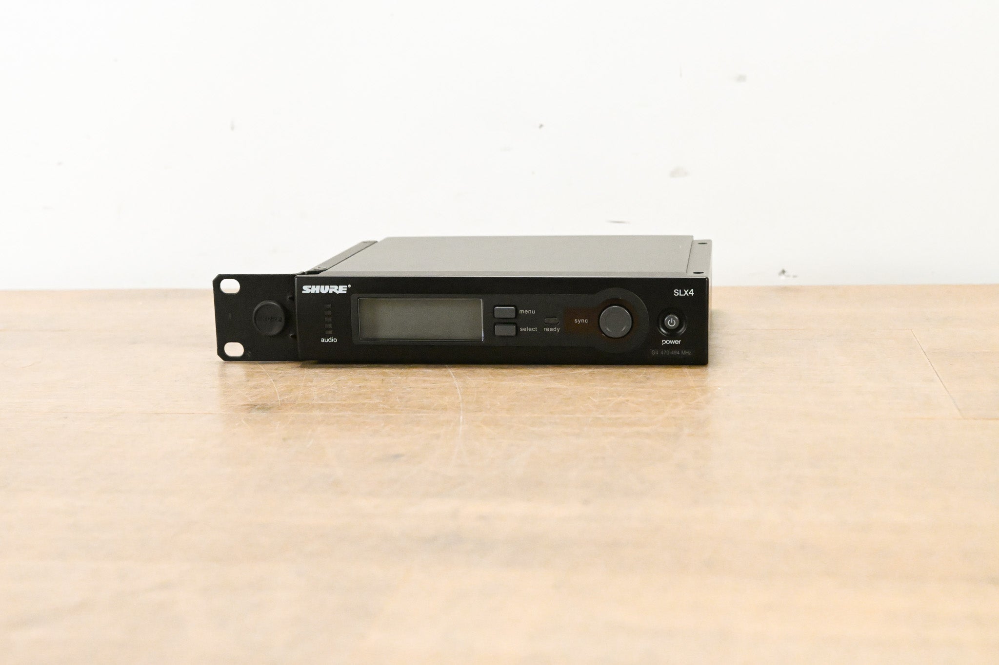 Shure SLX4 Wireless Receiver - G4 Band: 470-494 MHz (NO POWER SUPPLY)