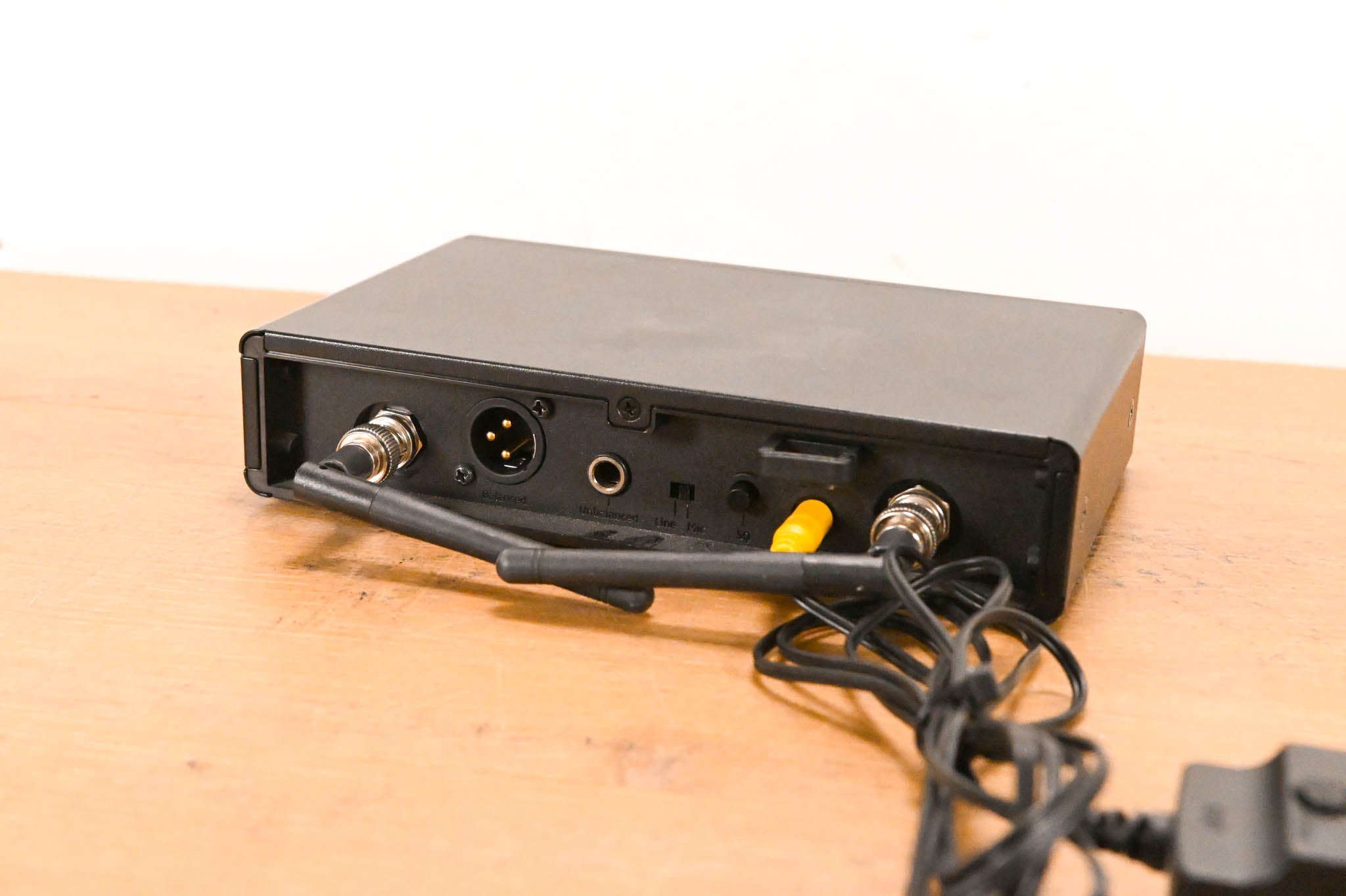 Sennheiser XSW 2-835 Wireless Handheld Microphone System - 548-572 MHz