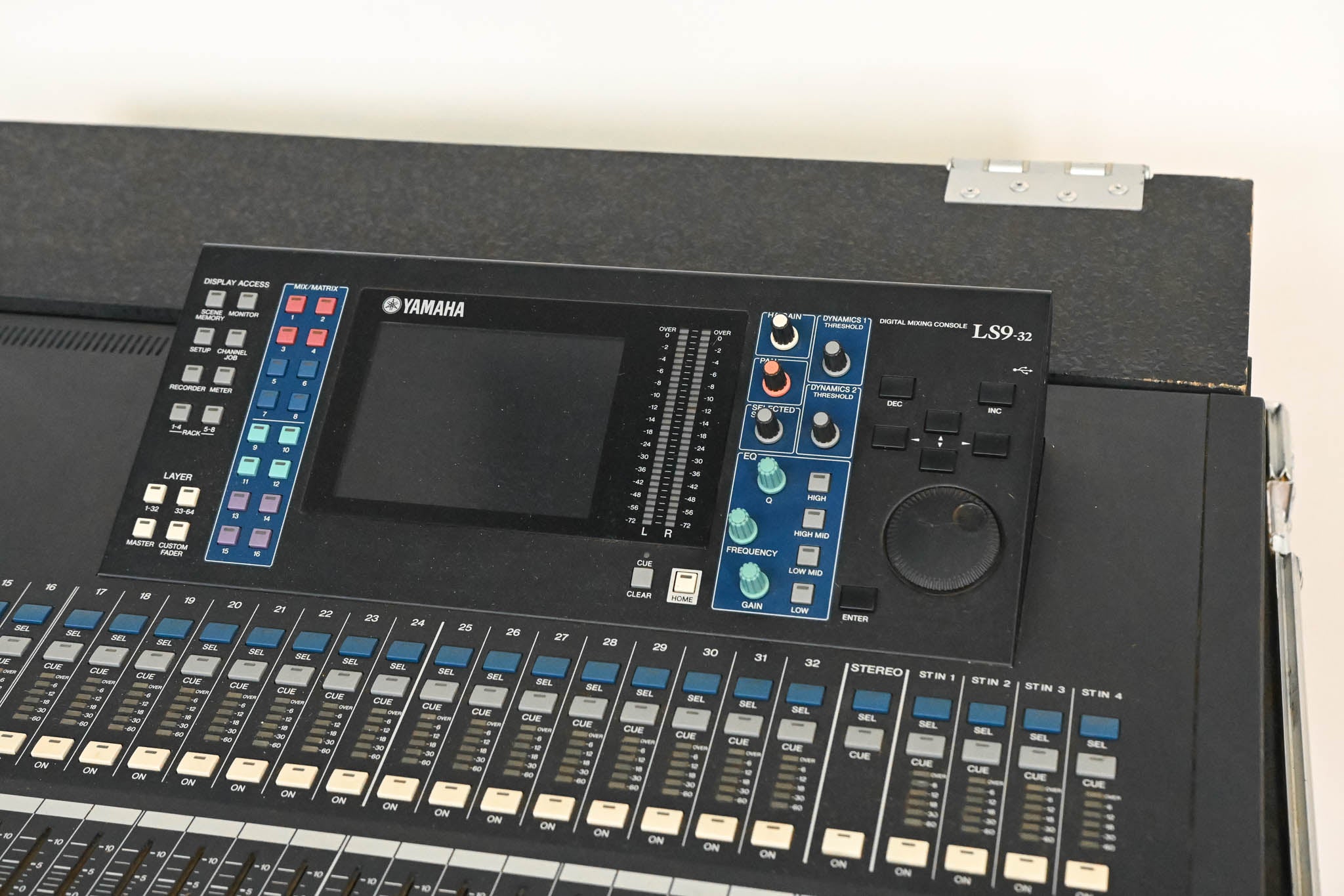 Yamaha LS9-32 32-Channel Digital Mixing Console with Road Case