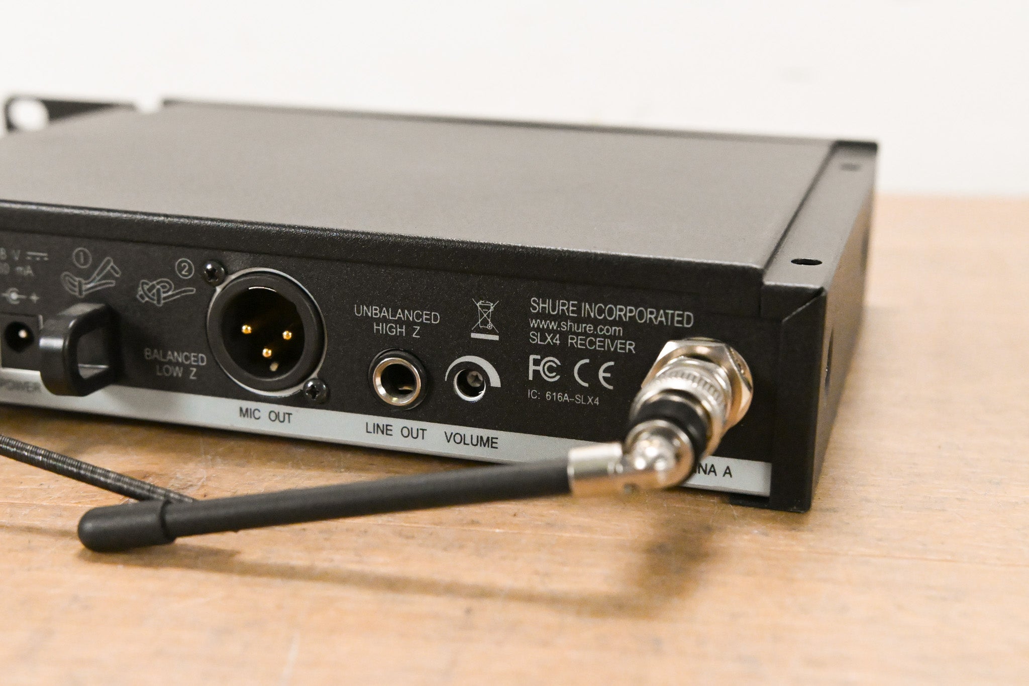 Shure SLX4 Wireless Receiver - L4 Band: 638-662 MHz (NO POWER SUPPLY)