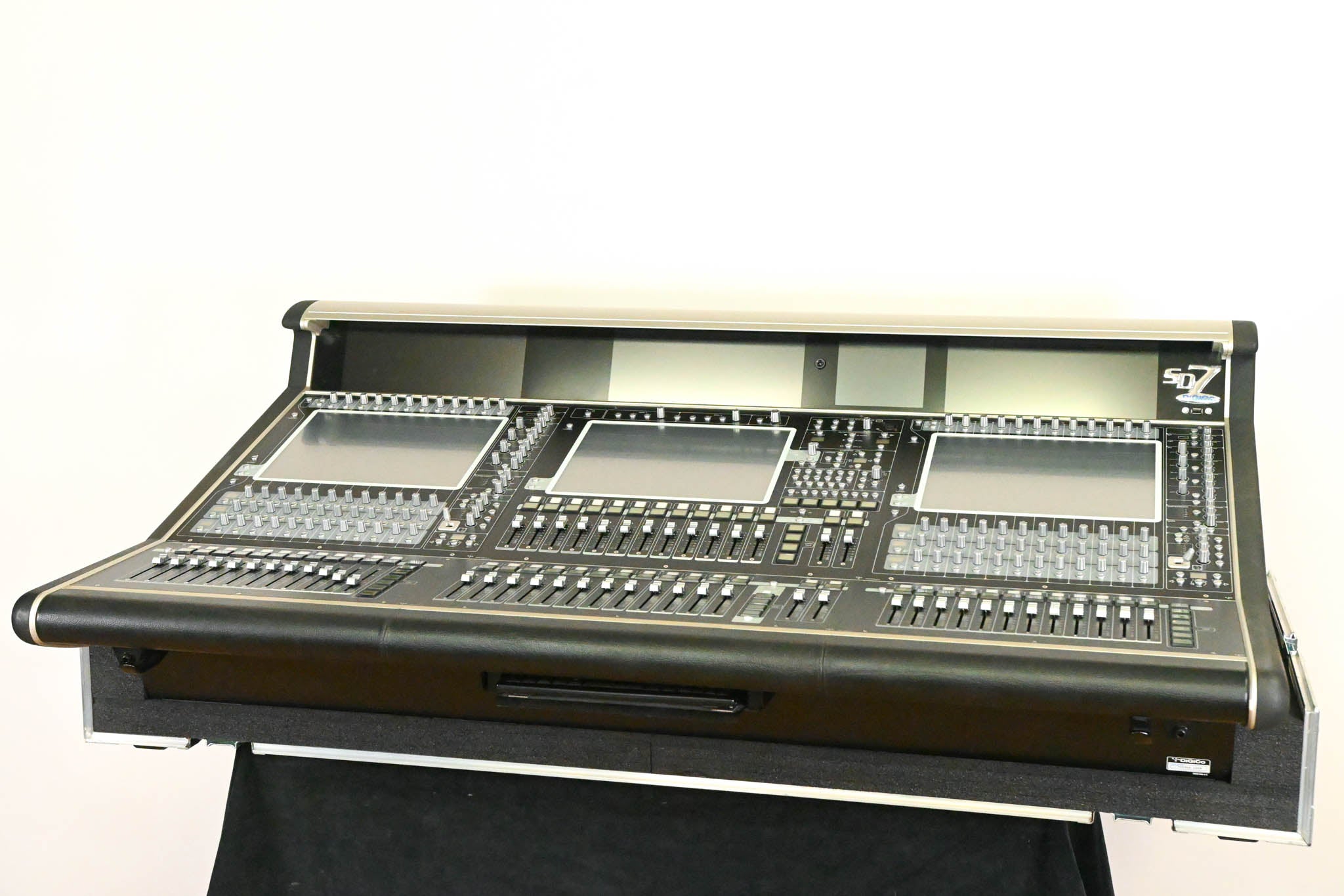 DiGiCo SD7 Digital Console w/Dual Engines, Waves, ST Optical & Road Case