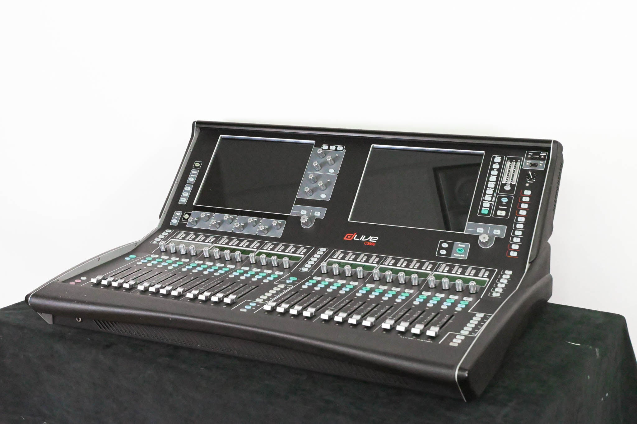 Allen & Heath dLive C3500 Control Surface w/ CDM48 48-in/24-out MixRack