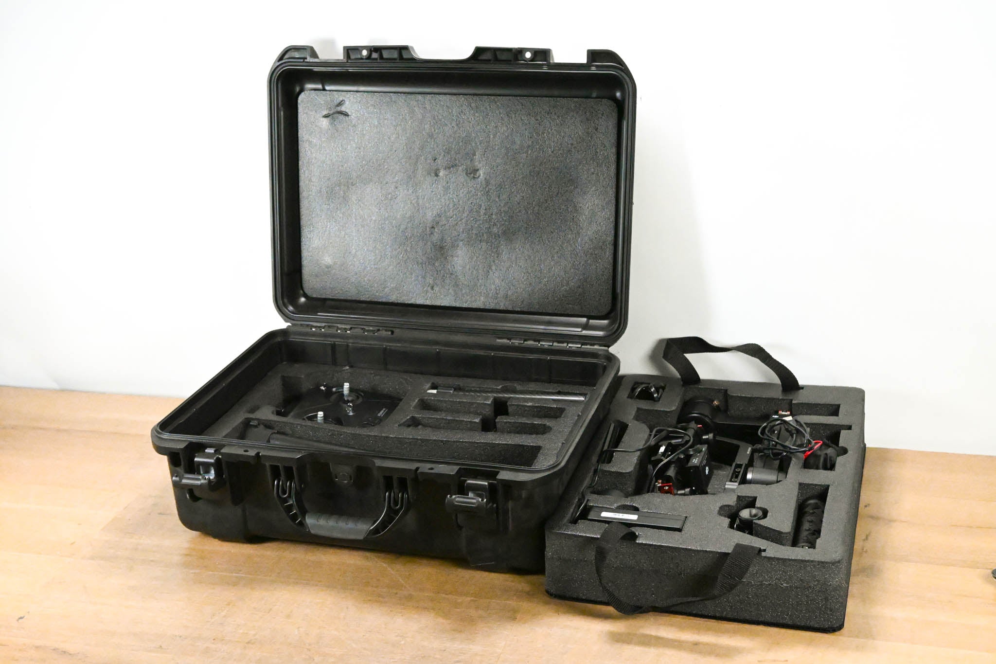 DJI Ronin-M 3-Axis Handheld Gimbal Stabilizer with Case