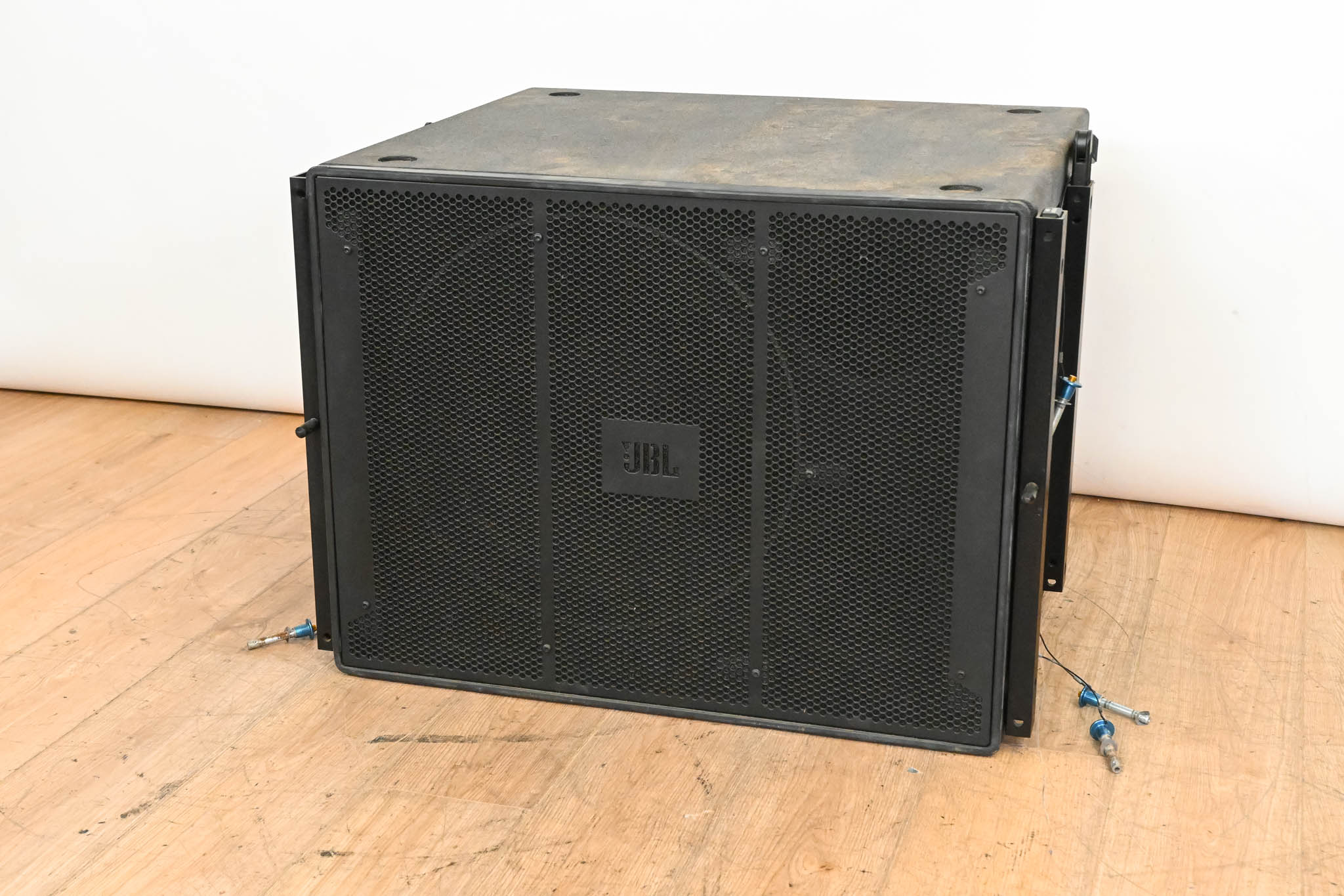 JBL VT4881A Compact Arrayable 18" Subwoofer