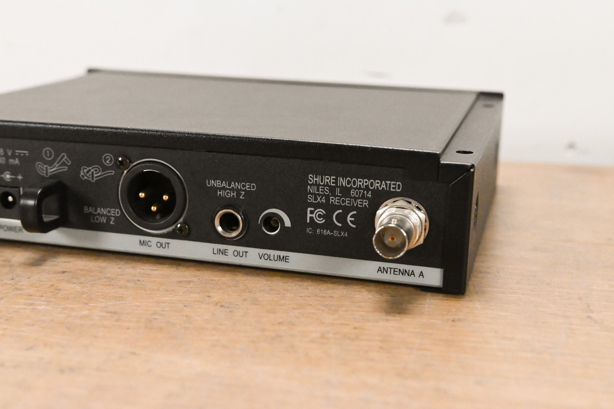 Shure SLX4 Wireless Receiver - L4 Band: 638-662 MHz (NO POWER SUPPLY)
