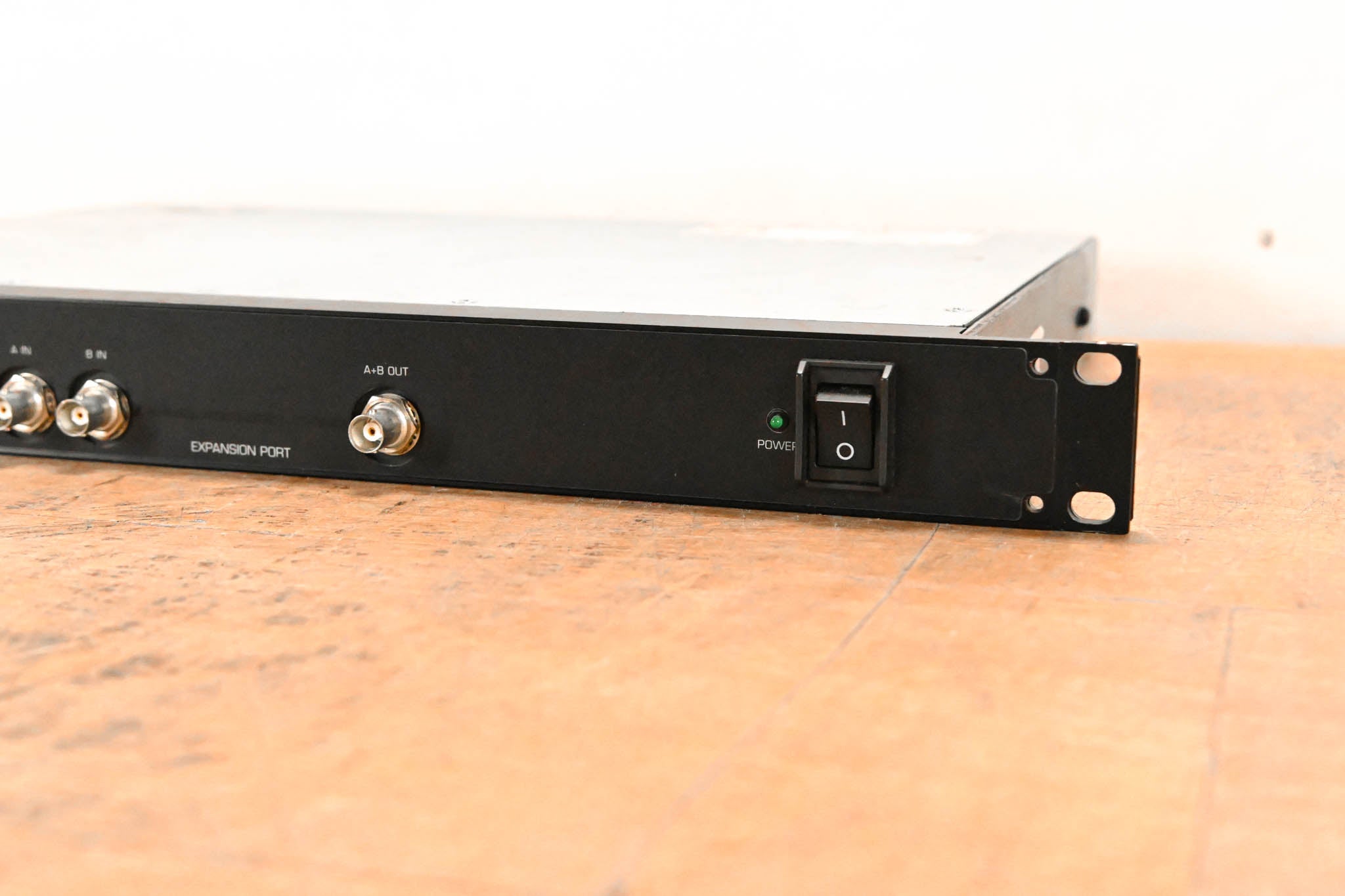 Shure PA821SWB Antenna Combiner - 470-952 MHz