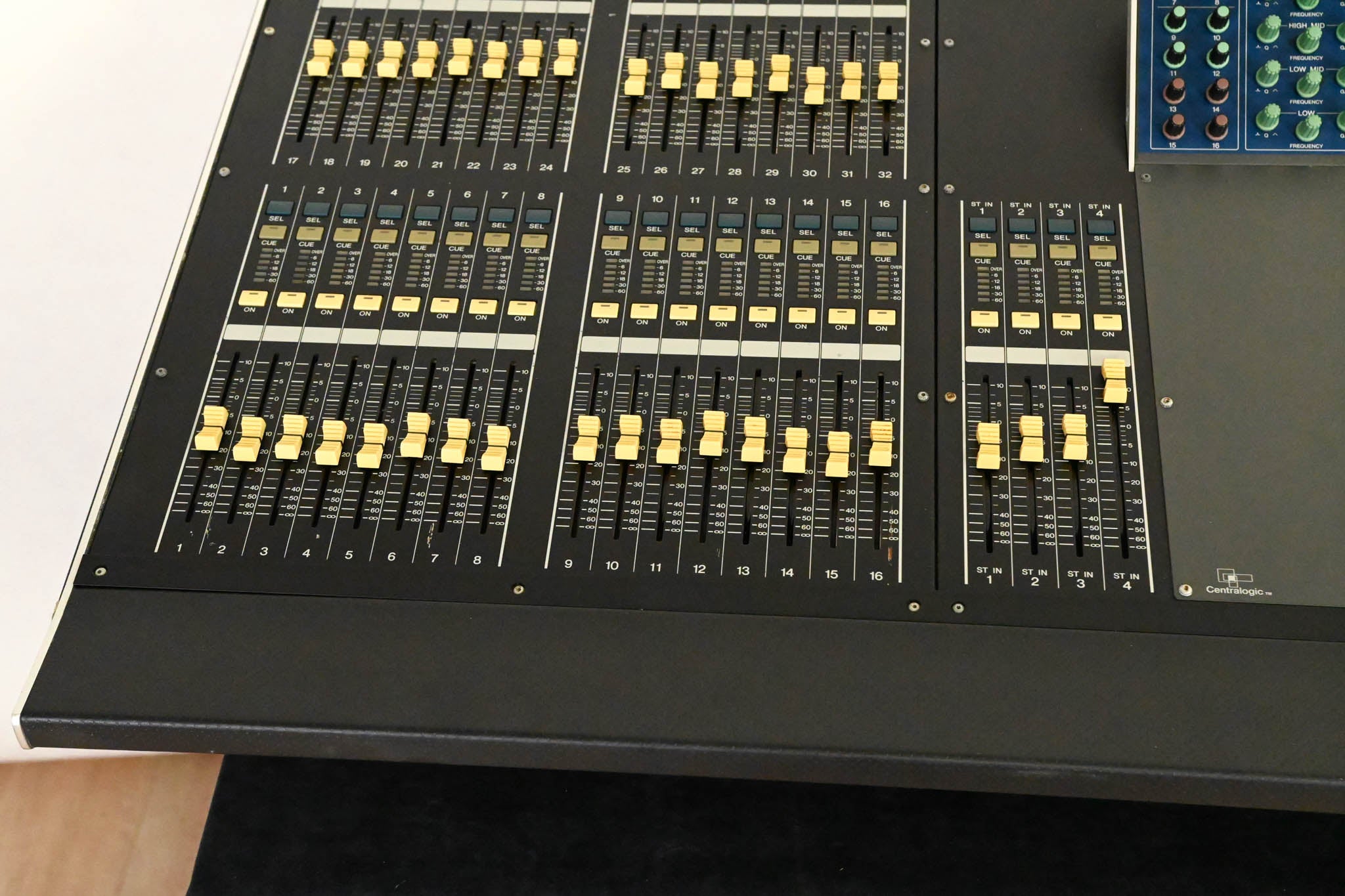 Yamaha M7CL-48 48-Channel Digital Audio Mixing Console with Road Case