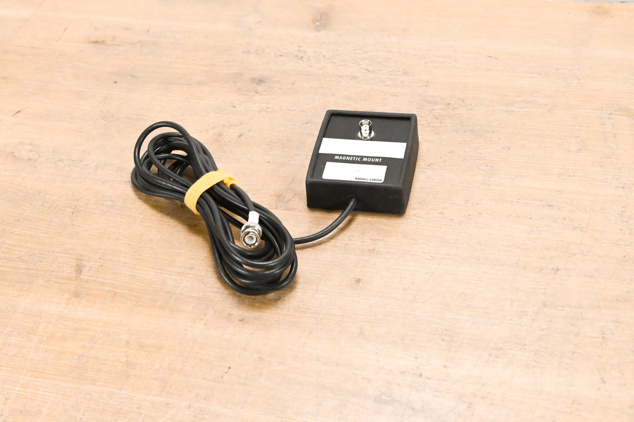 Radiall / Larsen BNC-BNC Magnet Mount