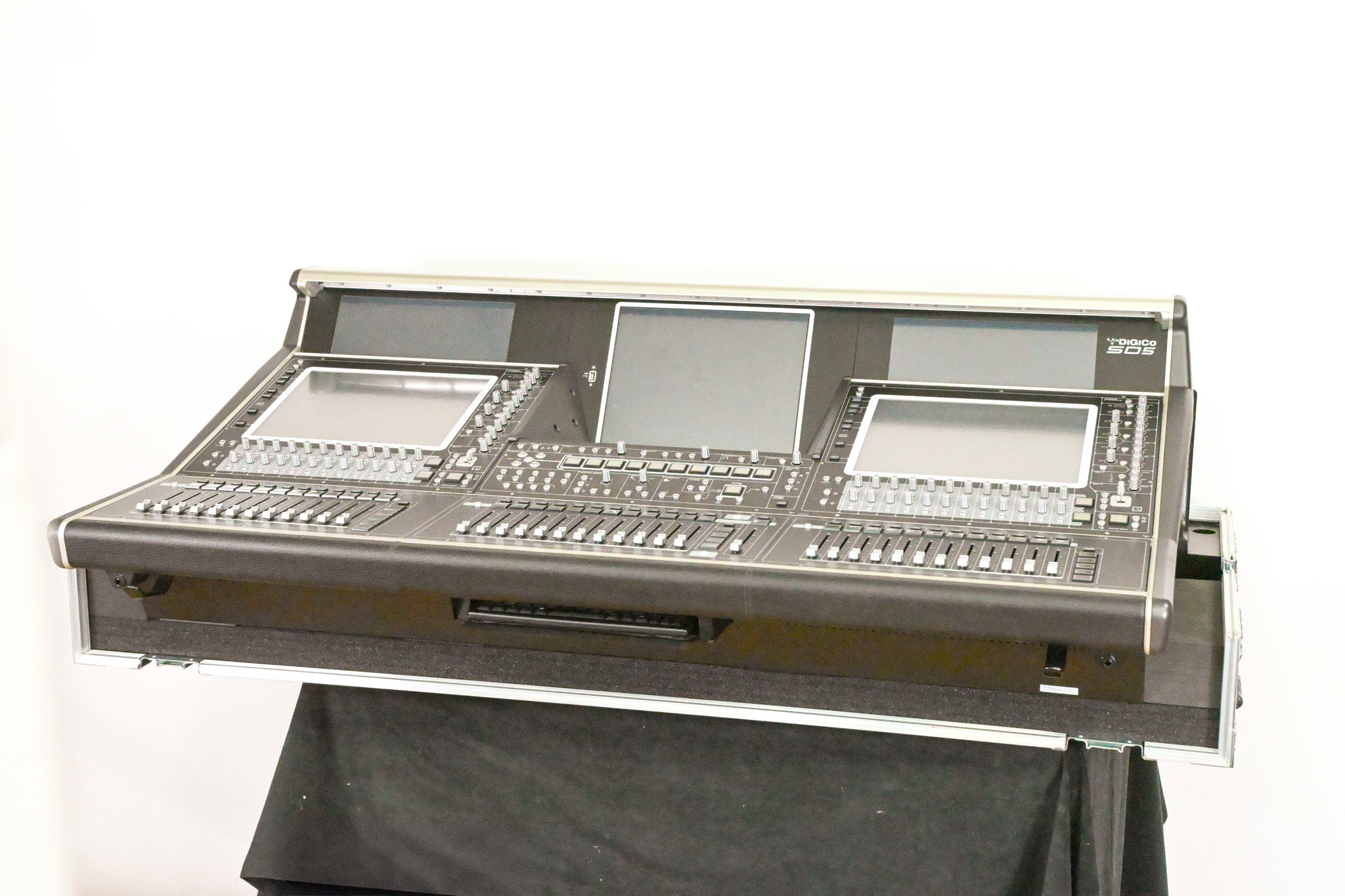 DiGiCo SD5 Digital Mixing Console w/ Waves Card, ST Optical & Road Case
