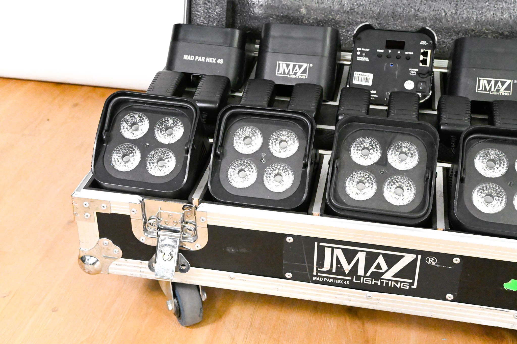 JMAZ Lighting MAD PAR HEX 4S Battery LED Uplight Kit w/ Charging Case