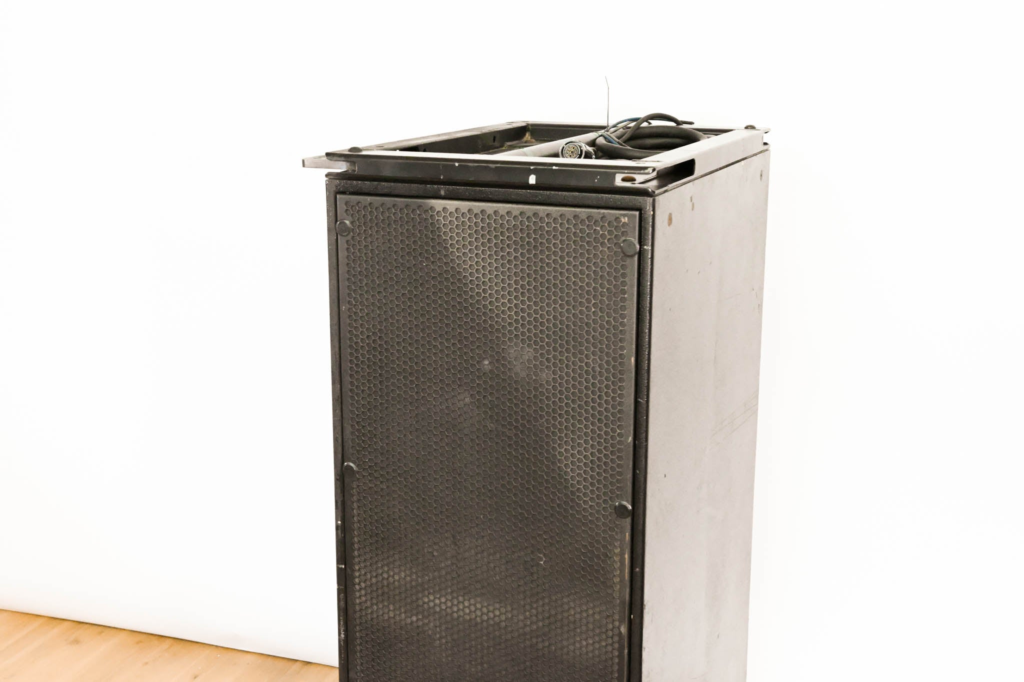 Meyer Sound M3D-SUB Active Directional Cardioid Subwoofer