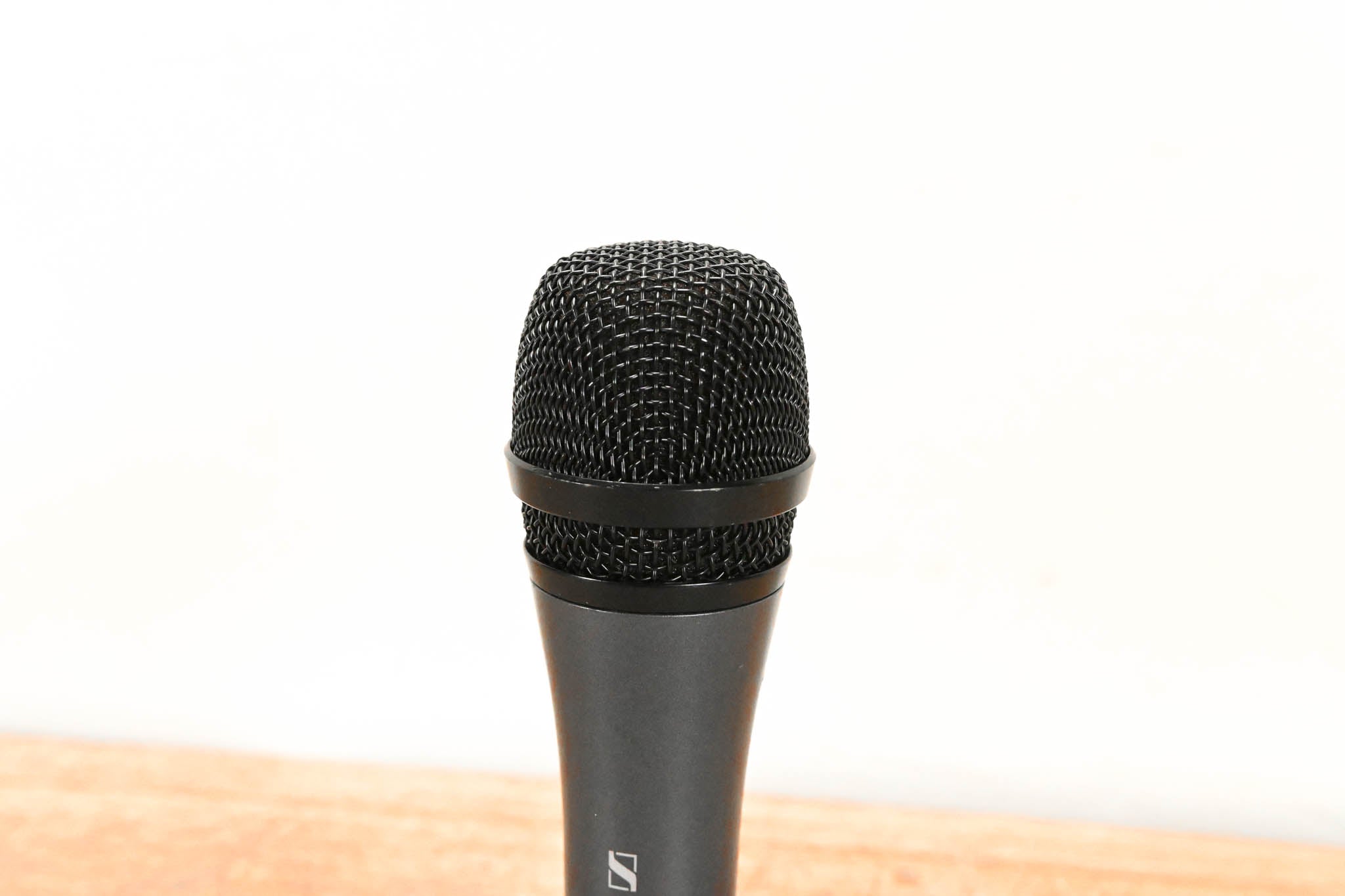 Sennheiser e 835 Cardioid Handheld Dynamic Vocal Microphone
